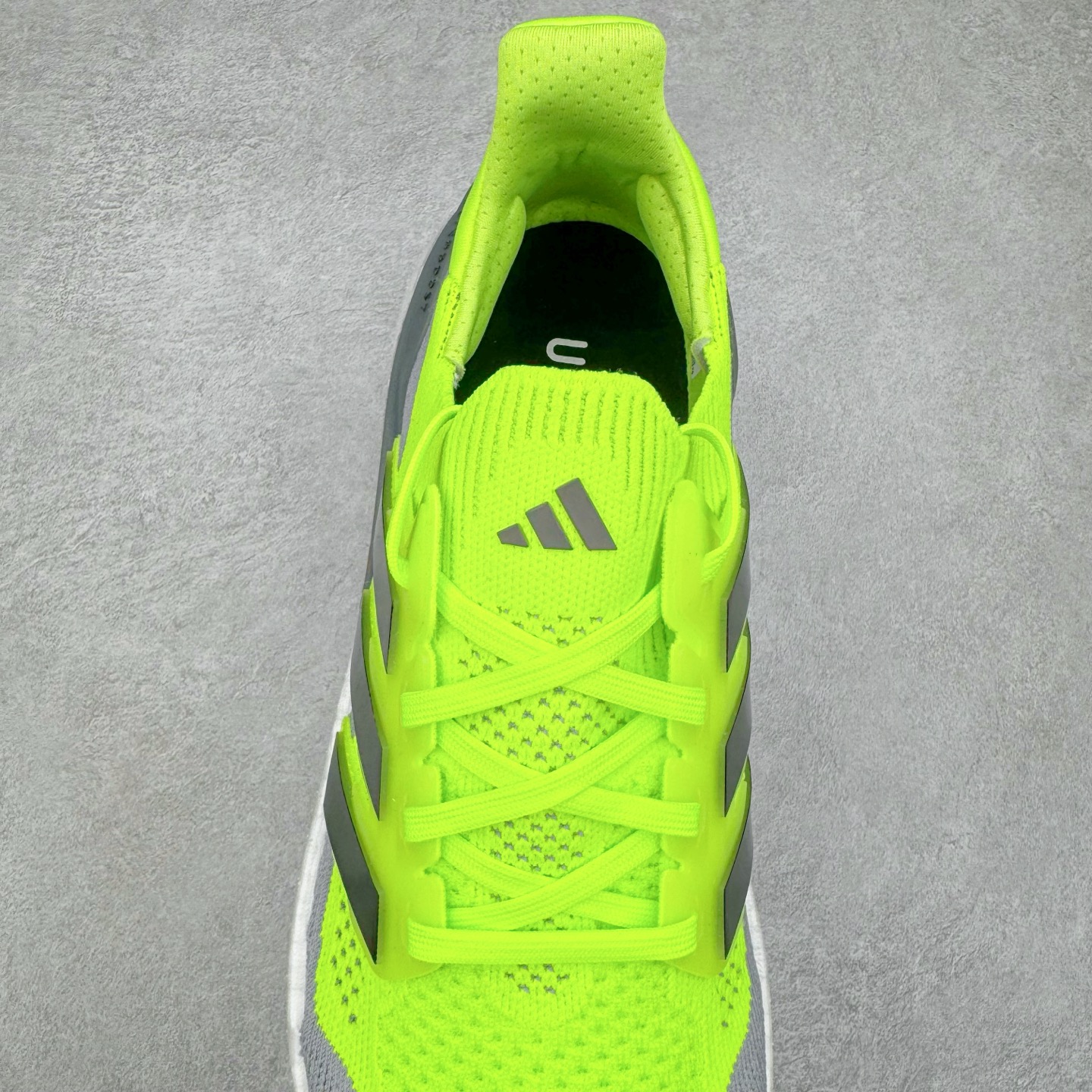 图片[5]-＃纯原 AD Ultra Boost 5X 2025高性能版5X系列UB低帮袜套式针织透气缓震休闲运动慢跑鞋 ID8819 全新Ultraboost 5X官宣，颠覆以往，迎来该系列自2015年首次亮相最大一次革新！从鞋面到中底配置都有新的突破，跟着小编一同探究“阿迪UB有史以来最大升级”！Ultraboost 5X革新中底配置，采用LightBoost V2泡沫，与Ultraboost Light相比，前掌能量反馈增加2%。与此同时“加厚不增重”，中底相较于上一代更轻，让跑者每一次迈步都能得到更柔软、更澎湃的能量反馈。搭配X形“Torsion System”扭转系统，助力跑者从落地到脚趾离地过程的平稳过渡。Ultraboost 5X升级中足锁定性能，革新Mono Primeknit自适应鞋面配置，搭配轻质无笼鞋面结构，更加贴合跑者脚部。大底由Continental™橡胶制成，更耐磨，抓地力更出色。Adidas全新推出ULTRABOOST 5X，专注日常跑步，适用于任何级别的跑者，无距离门槛限制。兼具有氧跑、中短距离慢跑、节奏跑、间歇跑、日常通勤等各种场景，ULTRABOOST 5X都能给你带来优质的跑步体验。尺码：39⅓ 40 40⅔ 41⅓ 42 42⅔ 43⅓ 44 44⅔ 45 46 47⅔ 48-选品中心