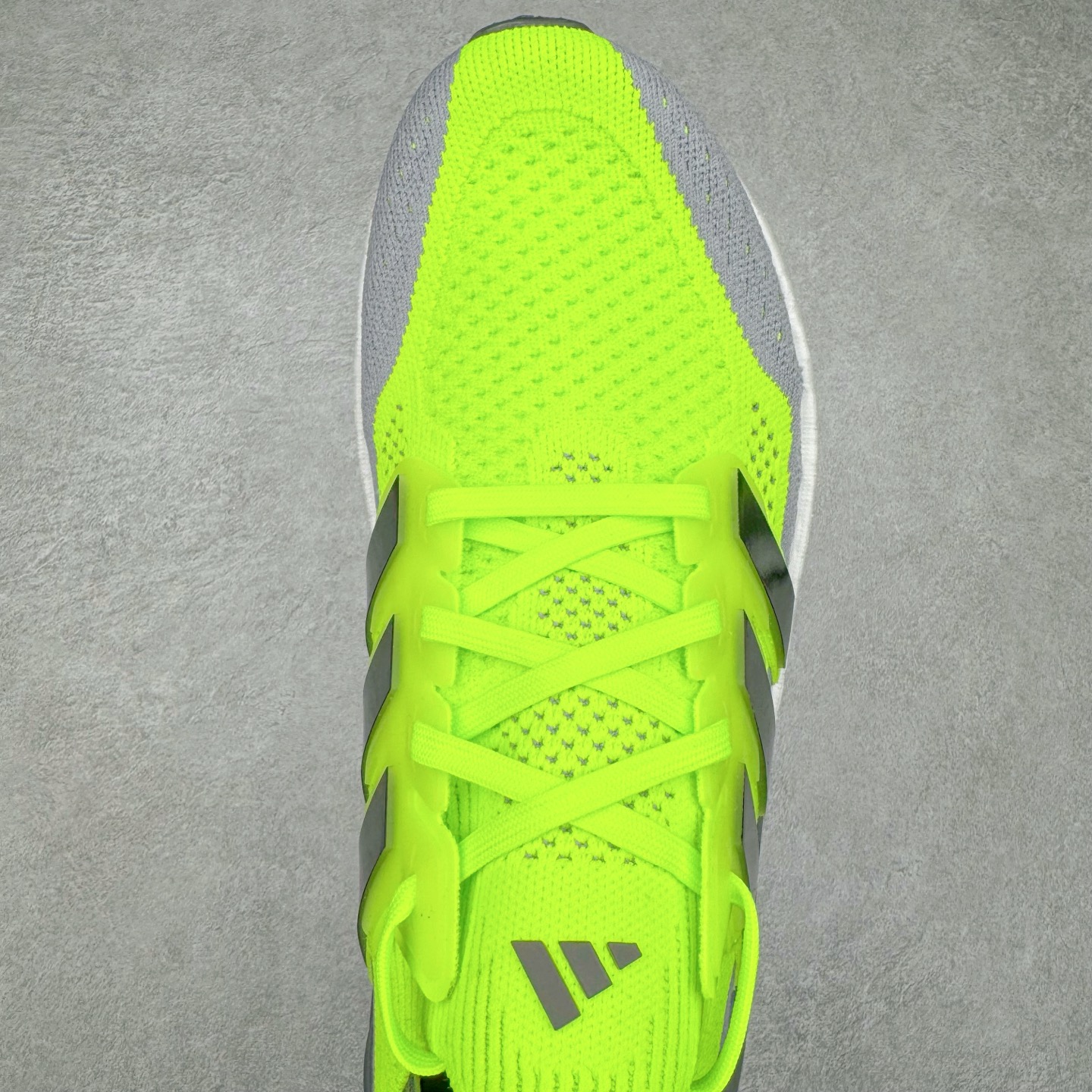 图片[4]-＃纯原 AD Ultra Boost 5X 2025高性能版5X系列UB低帮袜套式针织透气缓震休闲运动慢跑鞋 ID8819 全新Ultraboost 5X官宣，颠覆以往，迎来该系列自2015年首次亮相最大一次革新！从鞋面到中底配置都有新的突破，跟着小编一同探究“阿迪UB有史以来最大升级”！Ultraboost 5X革新中底配置，采用LightBoost V2泡沫，与Ultraboost Light相比，前掌能量反馈增加2%。与此同时“加厚不增重”，中底相较于上一代更轻，让跑者每一次迈步都能得到更柔软、更澎湃的能量反馈。搭配X形“Torsion System”扭转系统，助力跑者从落地到脚趾离地过程的平稳过渡。Ultraboost 5X升级中足锁定性能，革新Mono Primeknit自适应鞋面配置，搭配轻质无笼鞋面结构，更加贴合跑者脚部。大底由Continental™橡胶制成，更耐磨，抓地力更出色。Adidas全新推出ULTRABOOST 5X，专注日常跑步，适用于任何级别的跑者，无距离门槛限制。兼具有氧跑、中短距离慢跑、节奏跑、间歇跑、日常通勤等各种场景，ULTRABOOST 5X都能给你带来优质的跑步体验。尺码：39⅓ 40 40⅔ 41⅓ 42 42⅔ 43⅓ 44 44⅔ 45 46 47⅔ 48-选品中心