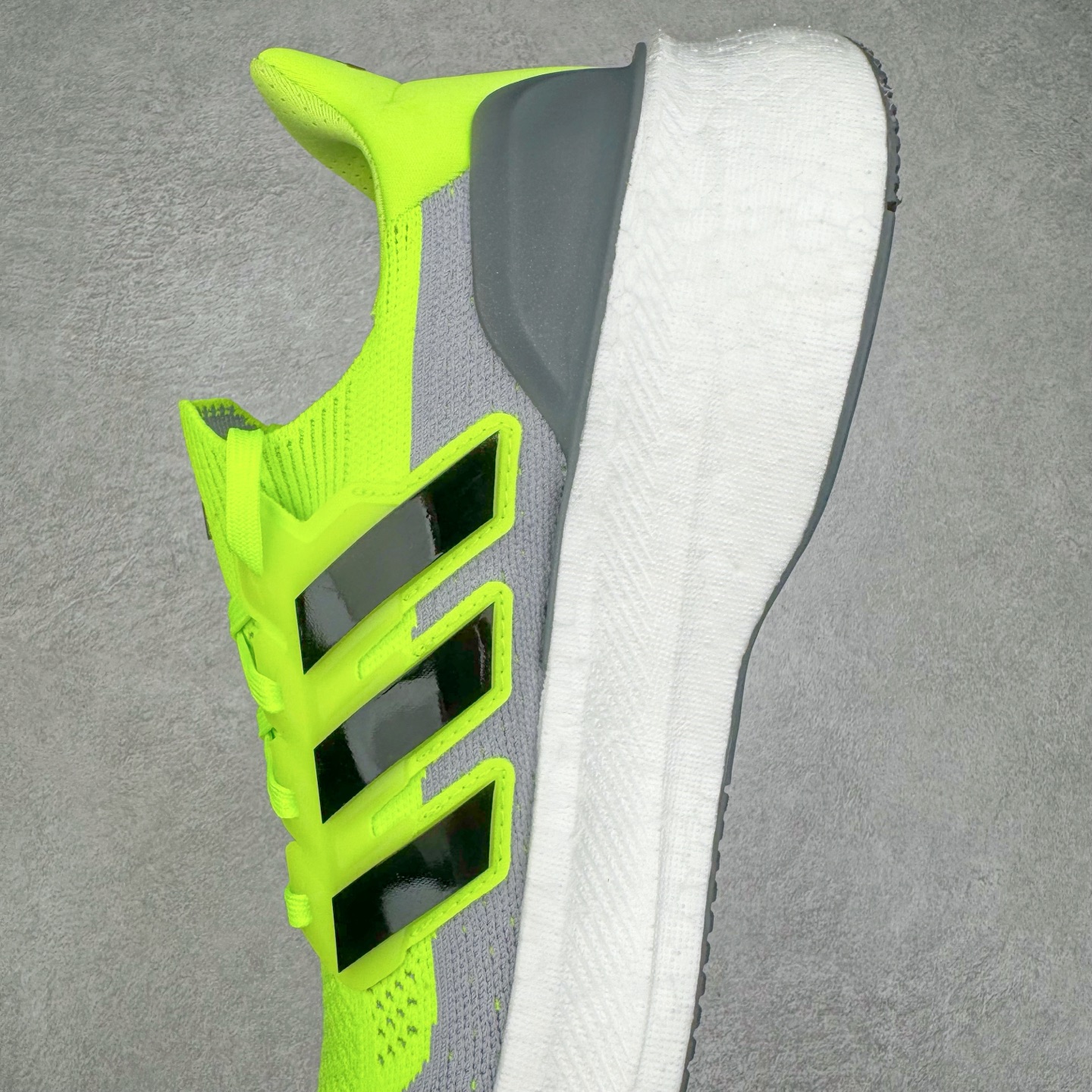 图片[7]-＃纯原 AD Ultra Boost 5X 2025高性能版5X系列UB低帮袜套式针织透气缓震休闲运动慢跑鞋 ID8819 全新Ultraboost 5X官宣，颠覆以往，迎来该系列自2015年首次亮相最大一次革新！从鞋面到中底配置都有新的突破，跟着小编一同探究“阿迪UB有史以来最大升级”！Ultraboost 5X革新中底配置，采用LightBoost V2泡沫，与Ultraboost Light相比，前掌能量反馈增加2%。与此同时“加厚不增重”，中底相较于上一代更轻，让跑者每一次迈步都能得到更柔软、更澎湃的能量反馈。搭配X形“Torsion System”扭转系统，助力跑者从落地到脚趾离地过程的平稳过渡。Ultraboost 5X升级中足锁定性能，革新Mono Primeknit自适应鞋面配置，搭配轻质无笼鞋面结构，更加贴合跑者脚部。大底由Continental™橡胶制成，更耐磨，抓地力更出色。Adidas全新推出ULTRABOOST 5X，专注日常跑步，适用于任何级别的跑者，无距离门槛限制。兼具有氧跑、中短距离慢跑、节奏跑、间歇跑、日常通勤等各种场景，ULTRABOOST 5X都能给你带来优质的跑步体验。尺码：39⅓ 40 40⅔ 41⅓ 42 42⅔ 43⅓ 44 44⅔ 45 46 47⅔ 48-选品中心