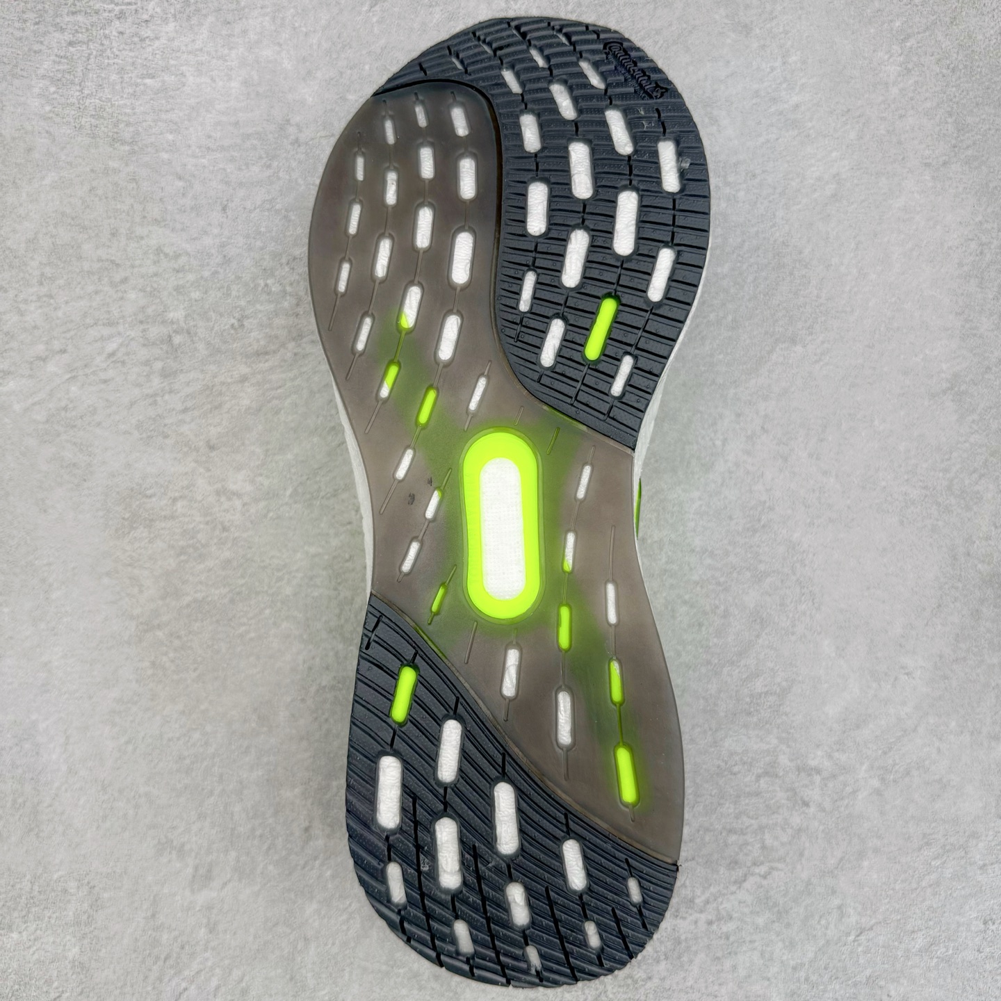 图片[9]-＃纯原 AD Ultra Boost 5X 2025高性能版5X系列UB低帮袜套式针织透气缓震休闲运动慢跑鞋 ID8819 全新Ultraboost 5X官宣，颠覆以往，迎来该系列自2015年首次亮相最大一次革新！从鞋面到中底配置都有新的突破，跟着小编一同探究“阿迪UB有史以来最大升级”！Ultraboost 5X革新中底配置，采用LightBoost V2泡沫，与Ultraboost Light相比，前掌能量反馈增加2%。与此同时“加厚不增重”，中底相较于上一代更轻，让跑者每一次迈步都能得到更柔软、更澎湃的能量反馈。搭配X形“Torsion System”扭转系统，助力跑者从落地到脚趾离地过程的平稳过渡。Ultraboost 5X升级中足锁定性能，革新Mono Primeknit自适应鞋面配置，搭配轻质无笼鞋面结构，更加贴合跑者脚部。大底由Continental™橡胶制成，更耐磨，抓地力更出色。Adidas全新推出ULTRABOOST 5X，专注日常跑步，适用于任何级别的跑者，无距离门槛限制。兼具有氧跑、中短距离慢跑、节奏跑、间歇跑、日常通勤等各种场景，ULTRABOOST 5X都能给你带来优质的跑步体验。尺码：39⅓ 40 40⅔ 41⅓ 42 42⅔ 43⅓ 44 44⅔ 45 46 47⅔ 48-选品中心