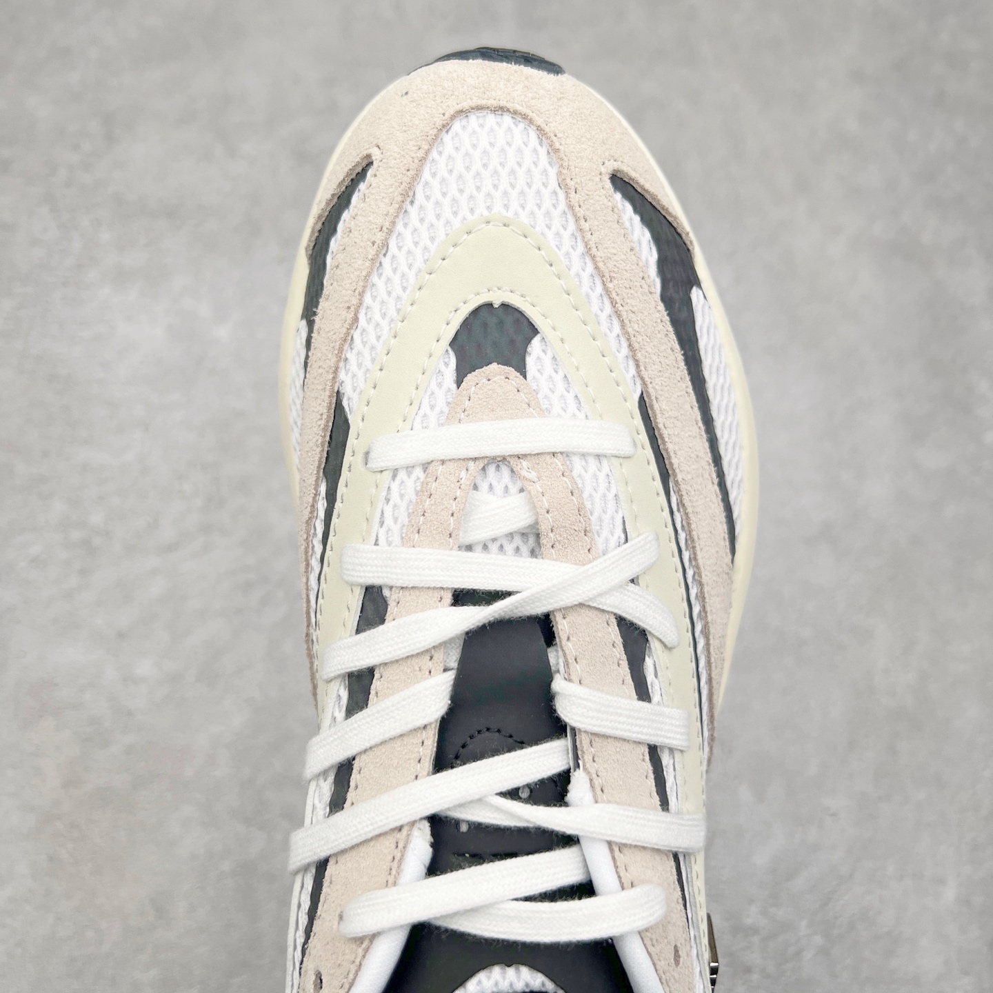 图片[4]-AD LIGHTBLAZE 流光舒适防滑耐磨低帮跑步鞋 JH6962 前卫的专业跑鞋风格造型，LIGHTBLAZE延续了竞速美学的流线轮廓，保留住了与 AdizeroAdios Pro Evo 1相类似厚底理念和「宽三道杠」的视觉元素。尺码：36 36.5 37.5 38 38.5 39 40 40.5 41 42 42.5 43 44 44.5 45-选品中心