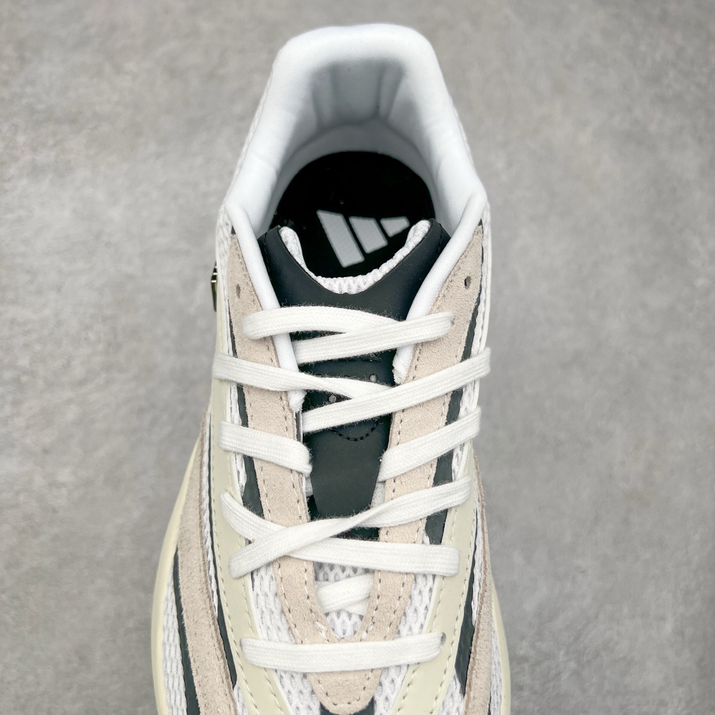 图片[5]-AD LIGHTBLAZE 流光舒适防滑耐磨低帮跑步鞋 JH6962 前卫的专业跑鞋风格造型，LIGHTBLAZE延续了竞速美学的流线轮廓，保留住了与 AdizeroAdios Pro Evo 1相类似厚底理念和「宽三道杠」的视觉元素。尺码：36 36.5 37.5 38 38.5 39 40 40.5 41 42 42.5 43 44 44.5 45-选品中心