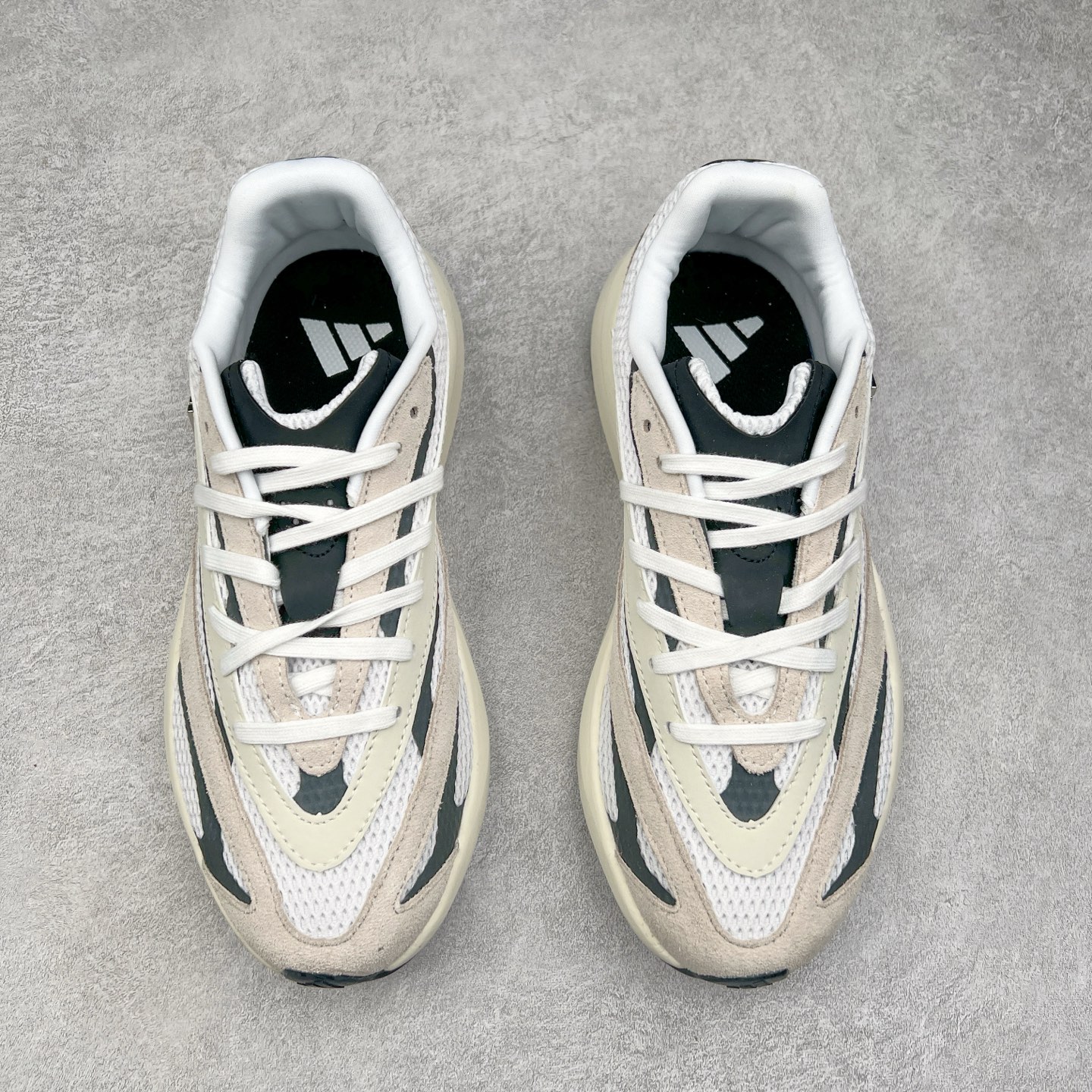 图片[2]-AD LIGHTBLAZE 流光舒适防滑耐磨低帮跑步鞋 JH6962 前卫的专业跑鞋风格造型，LIGHTBLAZE延续了竞速美学的流线轮廓，保留住了与 AdizeroAdios Pro Evo 1相类似厚底理念和「宽三道杠」的视觉元素。尺码：36 36.5 37.5 38 38.5 39 40 40.5 41 42 42.5 43 44 44.5 45-选品中心