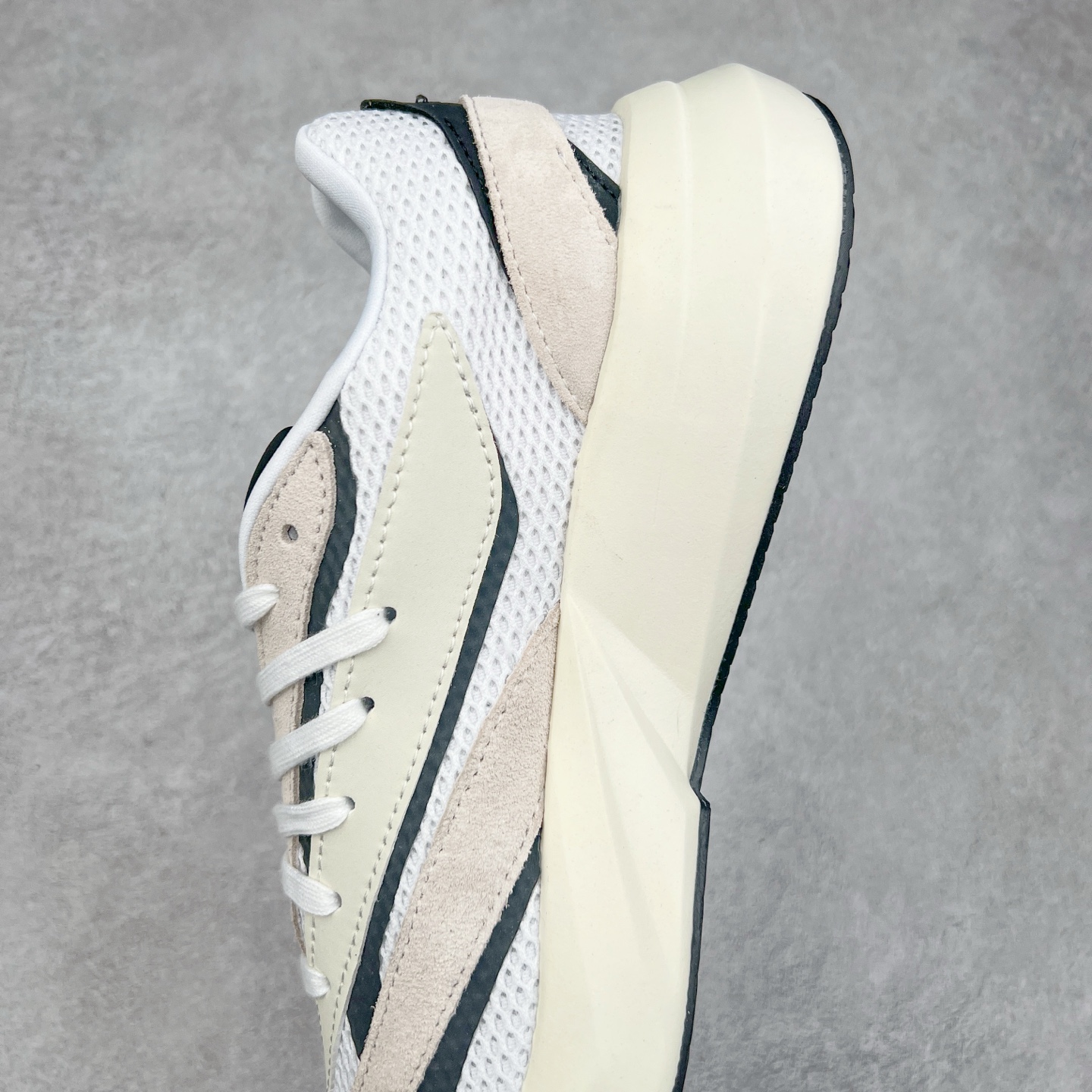 图片[7]-AD LIGHTBLAZE 流光舒适防滑耐磨低帮跑步鞋 JH6962 前卫的专业跑鞋风格造型，LIGHTBLAZE延续了竞速美学的流线轮廓，保留住了与 AdizeroAdios Pro Evo 1相类似厚底理念和「宽三道杠」的视觉元素。尺码：36 36.5 37.5 38 38.5 39 40 40.5 41 42 42.5 43 44 44.5 45-选品中心