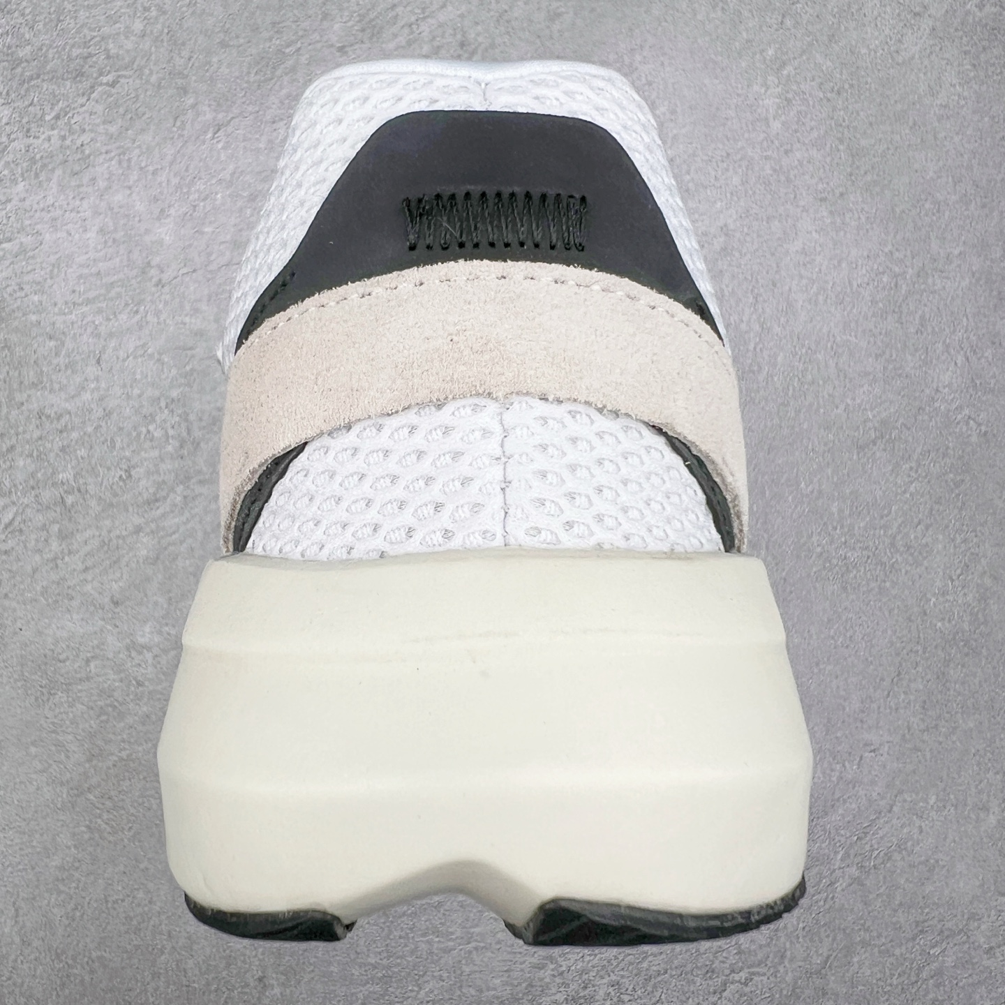 图片[8]-AD LIGHTBLAZE 流光舒适防滑耐磨低帮跑步鞋 JH6962 前卫的专业跑鞋风格造型，LIGHTBLAZE延续了竞速美学的流线轮廓，保留住了与 AdizeroAdios Pro Evo 1相类似厚底理念和「宽三道杠」的视觉元素。尺码：36 36.5 37.5 38 38.5 39 40 40.5 41 42 42.5 43 44 44.5 45-选品中心