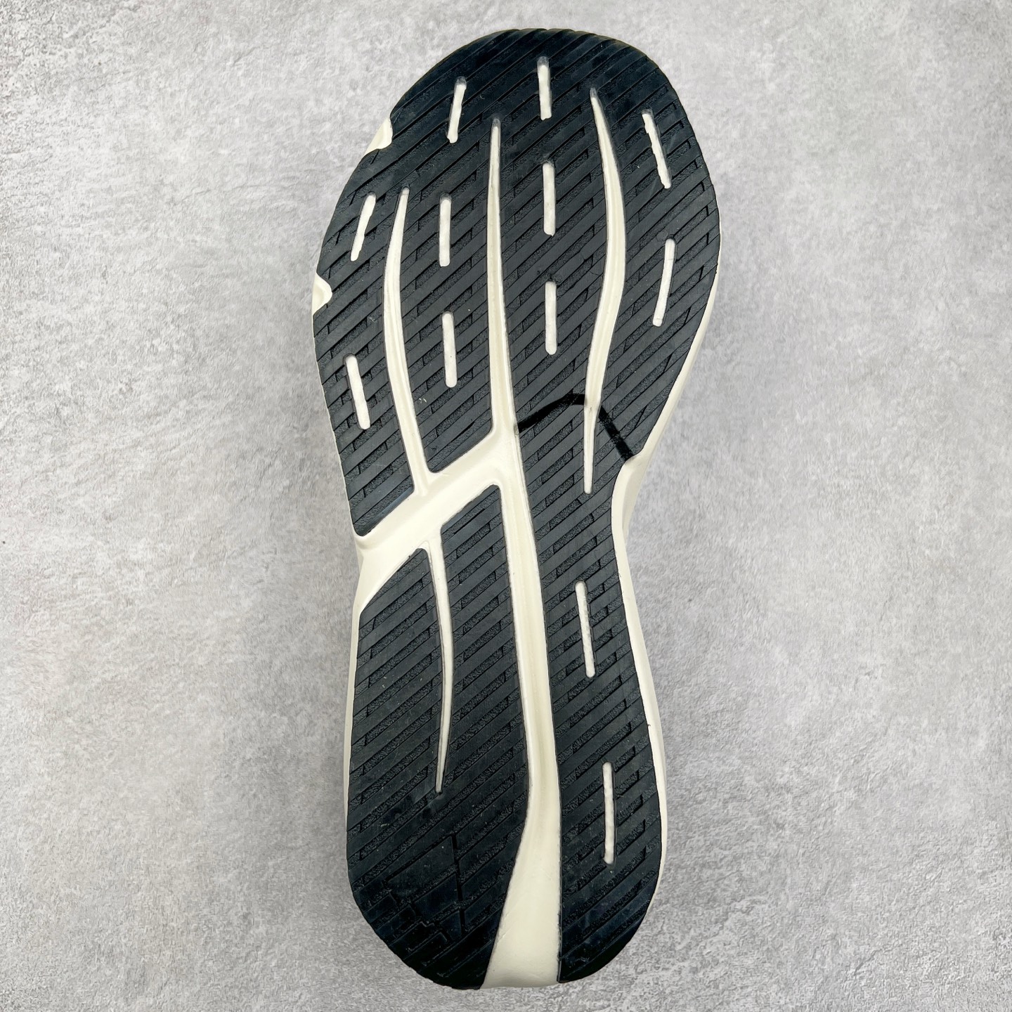 图片[9]-AD LIGHTBLAZE 流光舒适防滑耐磨低帮跑步鞋 JH6962 前卫的专业跑鞋风格造型，LIGHTBLAZE延续了竞速美学的流线轮廓，保留住了与 AdizeroAdios Pro Evo 1相类似厚底理念和「宽三道杠」的视觉元素。尺码：36 36.5 37.5 38 38.5 39 40 40.5 41 42 42.5 43 44 44.5 45-选品中心