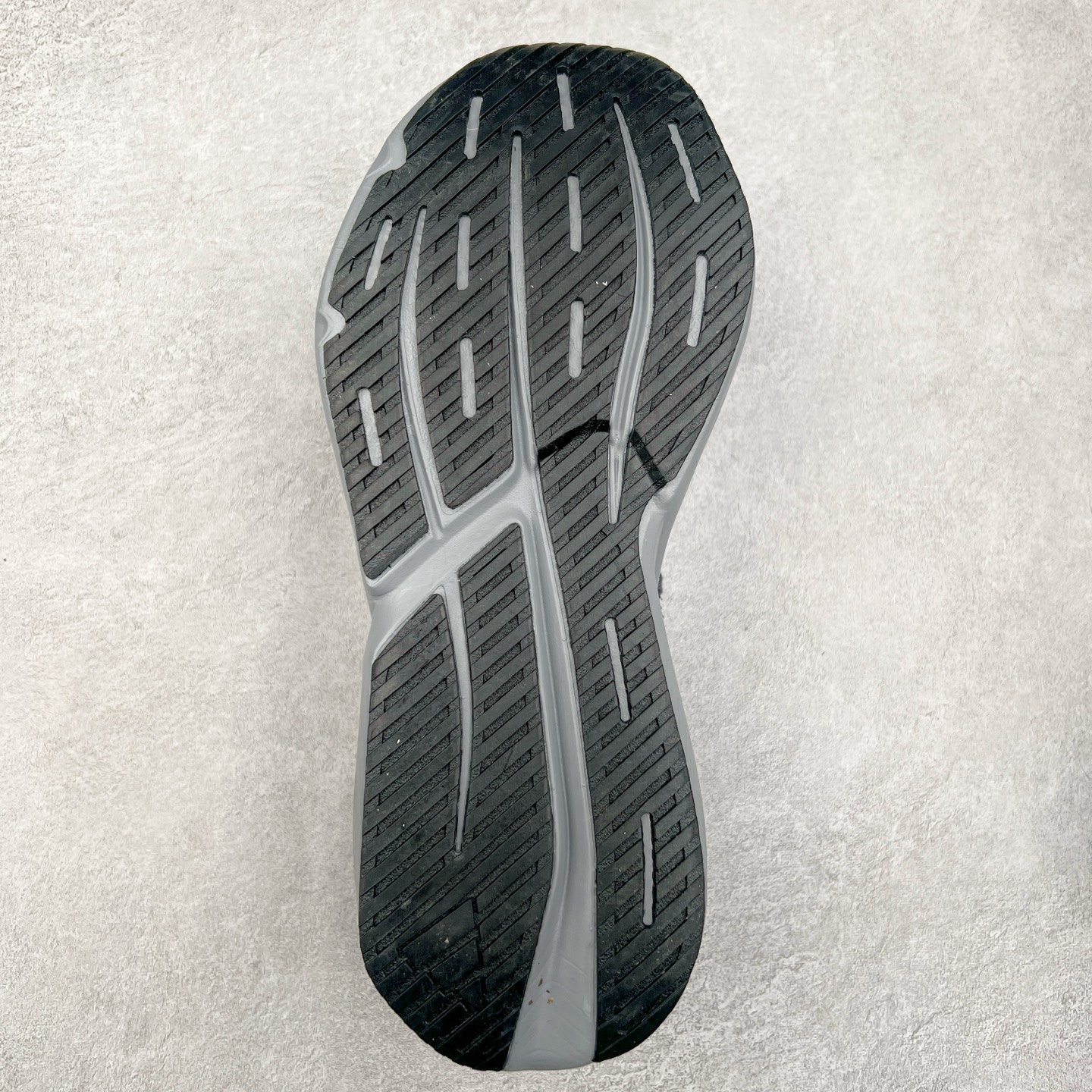 图片[9]-AD LIGHTBLAZE 流光舒适防滑耐磨低帮跑步鞋 JQ9974 前卫的专业跑鞋风格造型，LIGHTBLAZE延续了竞速美学的流线轮廓，保留住了与 AdizeroAdios Pro Evo 1相类似厚底理念和「宽三道杠」的视觉元素。尺码：36 36.5 37.5 38 38.5 39 40 40.5 41 42 42.5 43 44 44.5 45-选品中心