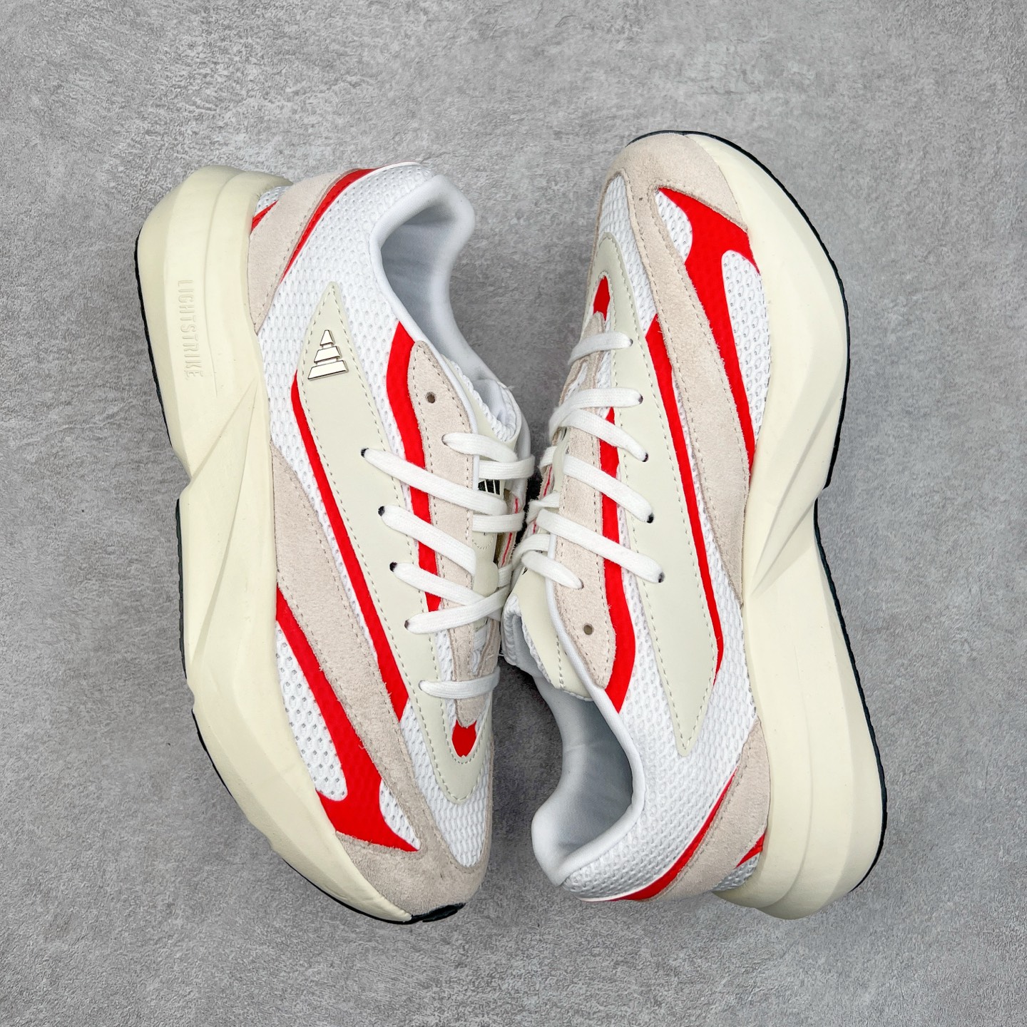 图片[3]-AD LIGHTBLAZE 流光舒适防滑耐磨低帮跑步鞋 JQ9967 前卫的专业跑鞋风格造型，LIGHTBLAZE延续了竞速美学的流线轮廓，保留住了与 AdizeroAdios Pro Evo 1相类似厚底理念和「宽三道杠」的视觉元素。尺码：36 36.5 37.5 38 38.5 39 40 40.5 41 42 42.5 43 44 44.5 45-选品中心