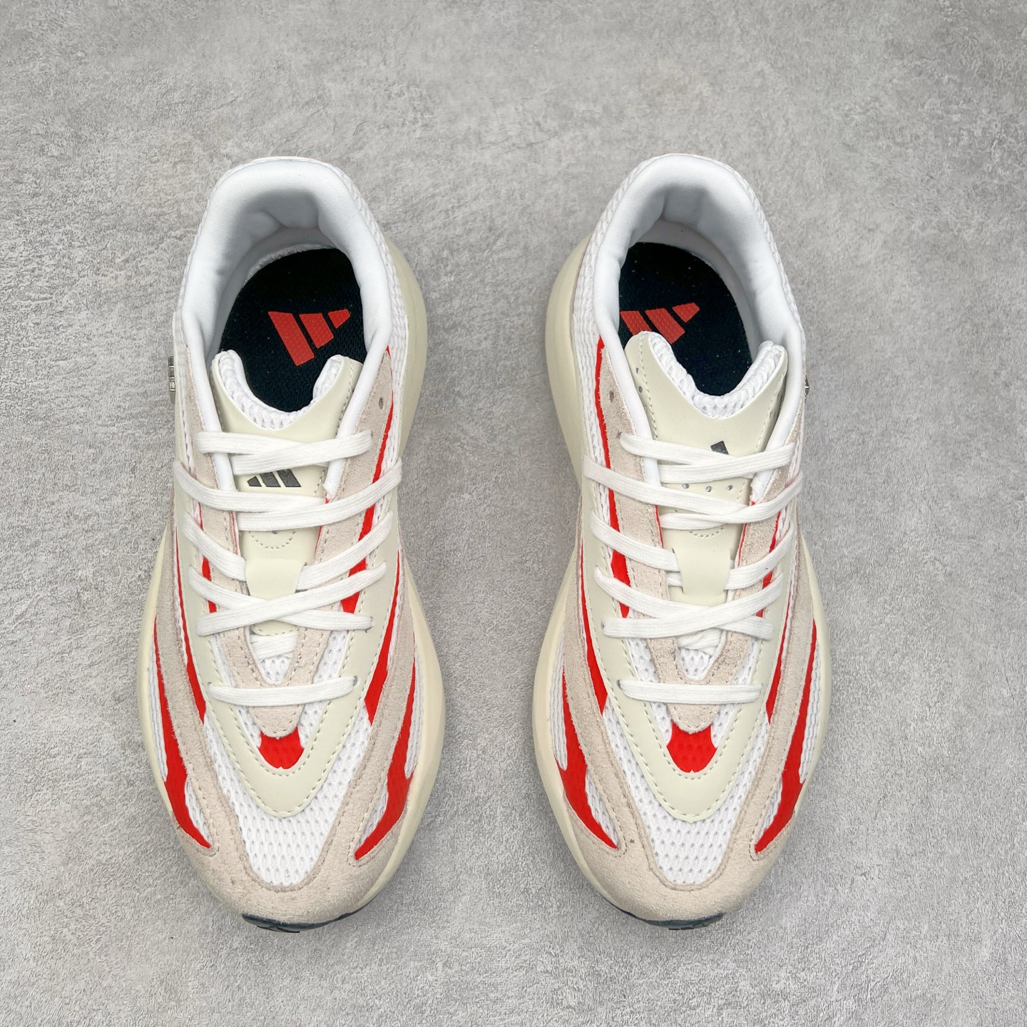 图片[2]-AD LIGHTBLAZE 流光舒适防滑耐磨低帮跑步鞋 JQ9967 前卫的专业跑鞋风格造型，LIGHTBLAZE延续了竞速美学的流线轮廓，保留住了与 AdizeroAdios Pro Evo 1相类似厚底理念和「宽三道杠」的视觉元素。尺码：36 36.5 37.5 38 38.5 39 40 40.5 41 42 42.5 43 44 44.5 45-选品中心