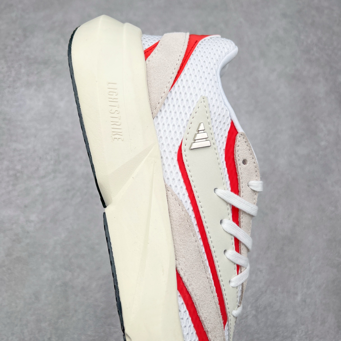 图片[6]-AD LIGHTBLAZE 流光舒适防滑耐磨低帮跑步鞋 JQ9967 前卫的专业跑鞋风格造型，LIGHTBLAZE延续了竞速美学的流线轮廓，保留住了与 AdizeroAdios Pro Evo 1相类似厚底理念和「宽三道杠」的视觉元素。尺码：36 36.5 37.5 38 38.5 39 40 40.5 41 42 42.5 43 44 44.5 45-选品中心