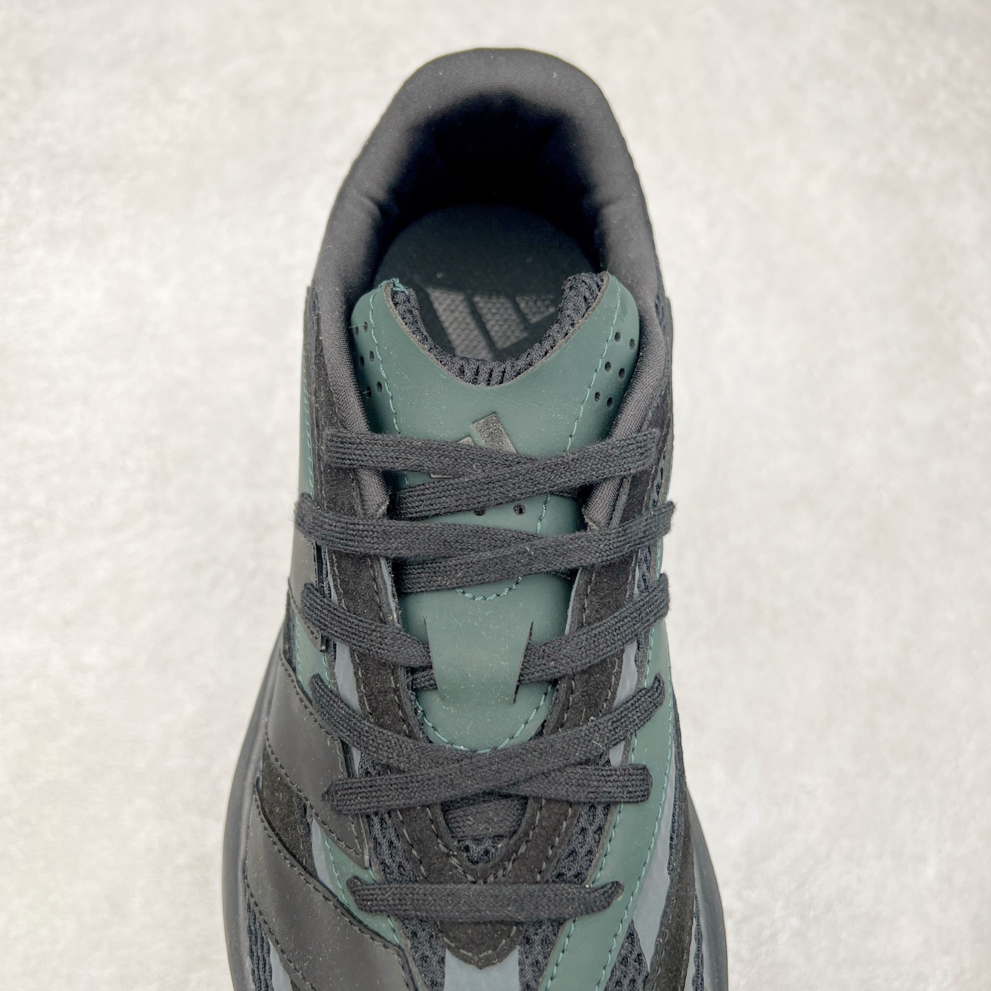 图片[5]-AD LIGHTBLAZE 流光舒适防滑耐磨低帮跑步鞋 JH6941 前卫的专业跑鞋风格造型，LIGHTBLAZE延续了竞速美学的流线轮廓，保留住了与 AdizeroAdios Pro Evo 1相类似厚底理念和「宽三道杠」的视觉元素。尺码：36 36.5 37.5 38 38.5 39 40 40.5 41 42 42.5 43 44 44.5 45-选品中心