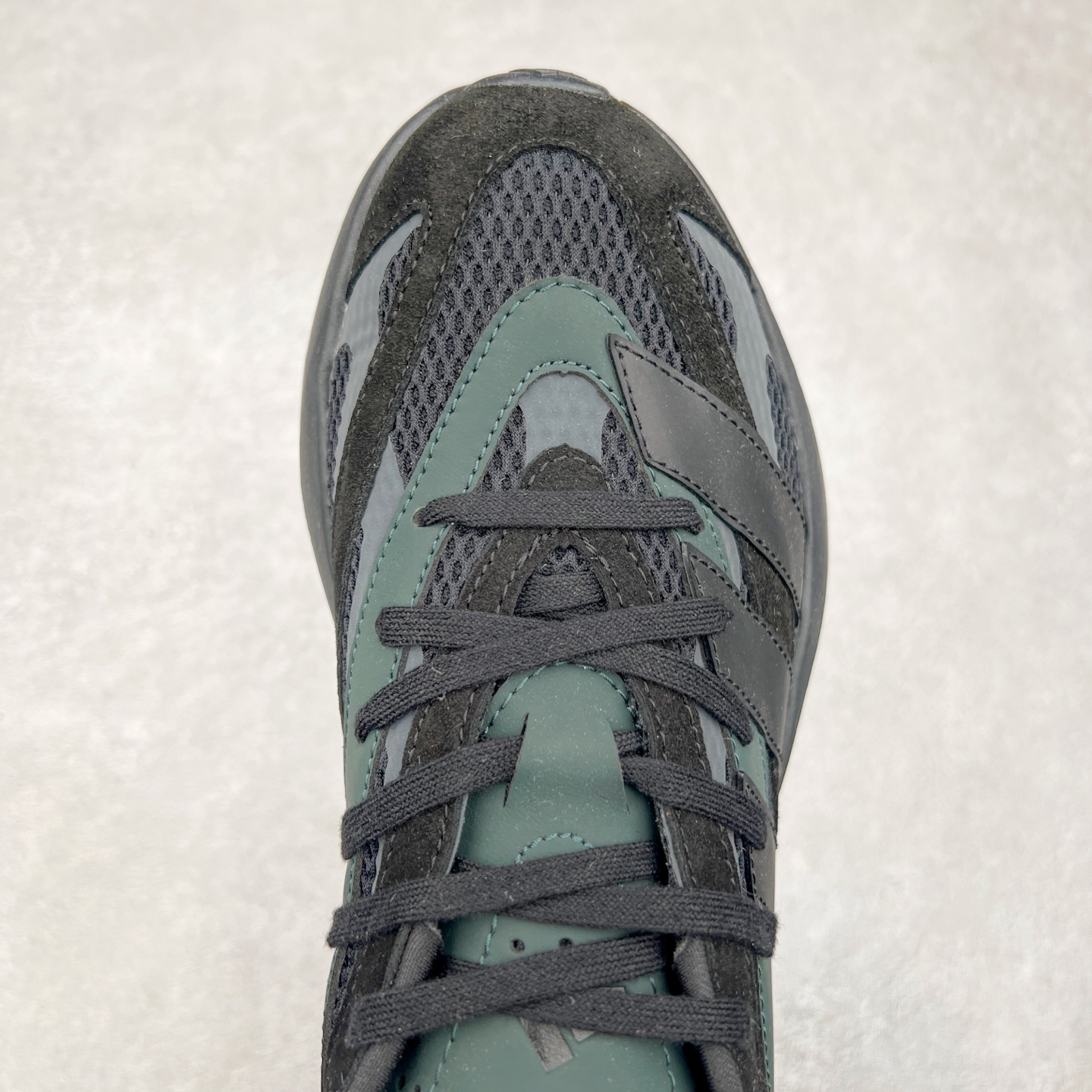 图片[4]-AD LIGHTBLAZE 流光舒适防滑耐磨低帮跑步鞋 JH6941 前卫的专业跑鞋风格造型，LIGHTBLAZE延续了竞速美学的流线轮廓，保留住了与 AdizeroAdios Pro Evo 1相类似厚底理念和「宽三道杠」的视觉元素。尺码：36 36.5 37.5 38 38.5 39 40 40.5 41 42 42.5 43 44 44.5 45-选品中心