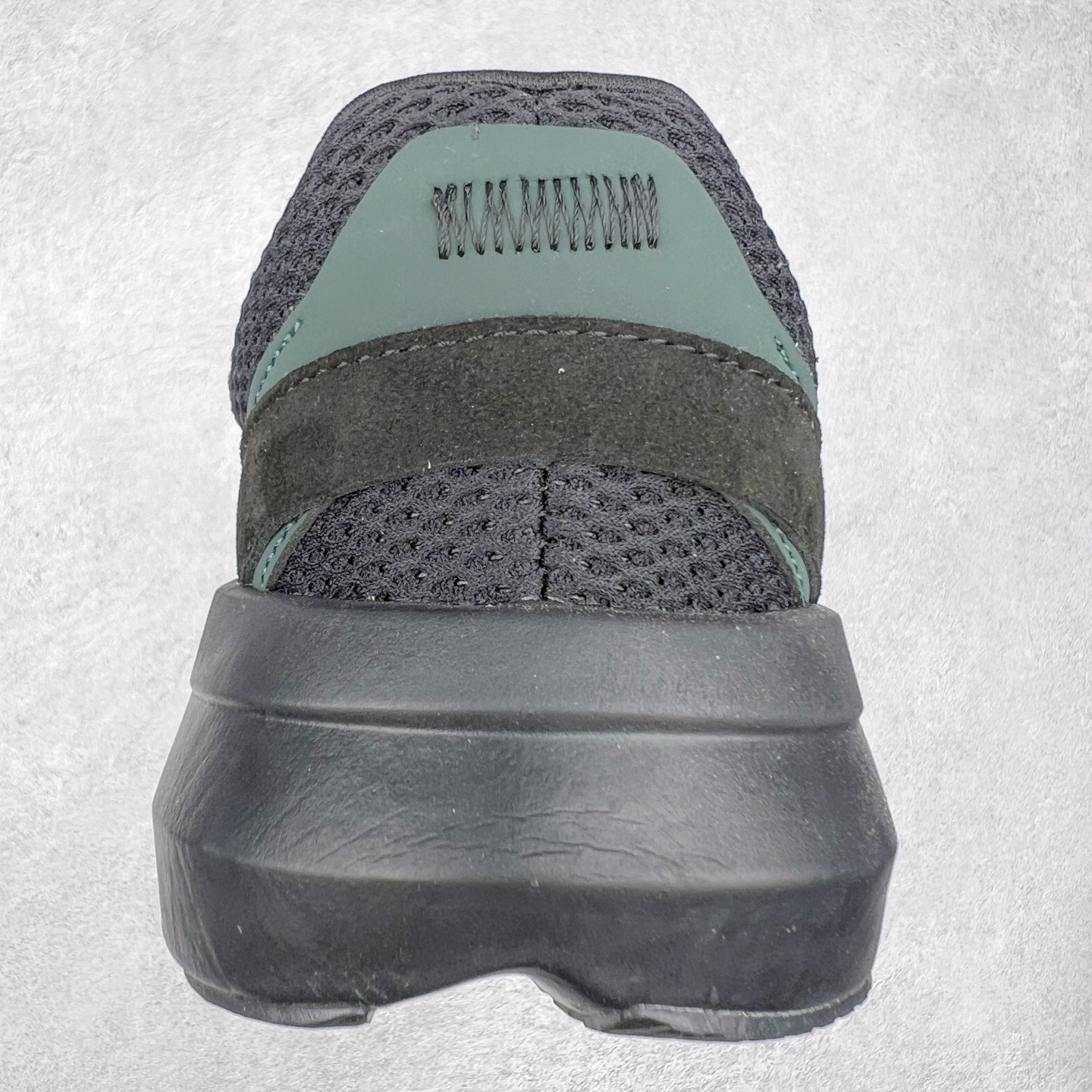 图片[8]-AD LIGHTBLAZE 流光舒适防滑耐磨低帮跑步鞋 JH6941 前卫的专业跑鞋风格造型，LIGHTBLAZE延续了竞速美学的流线轮廓，保留住了与 AdizeroAdios Pro Evo 1相类似厚底理念和「宽三道杠」的视觉元素。尺码：36 36.5 37.5 38 38.5 39 40 40.5 41 42 42.5 43 44 44.5 45-选品中心