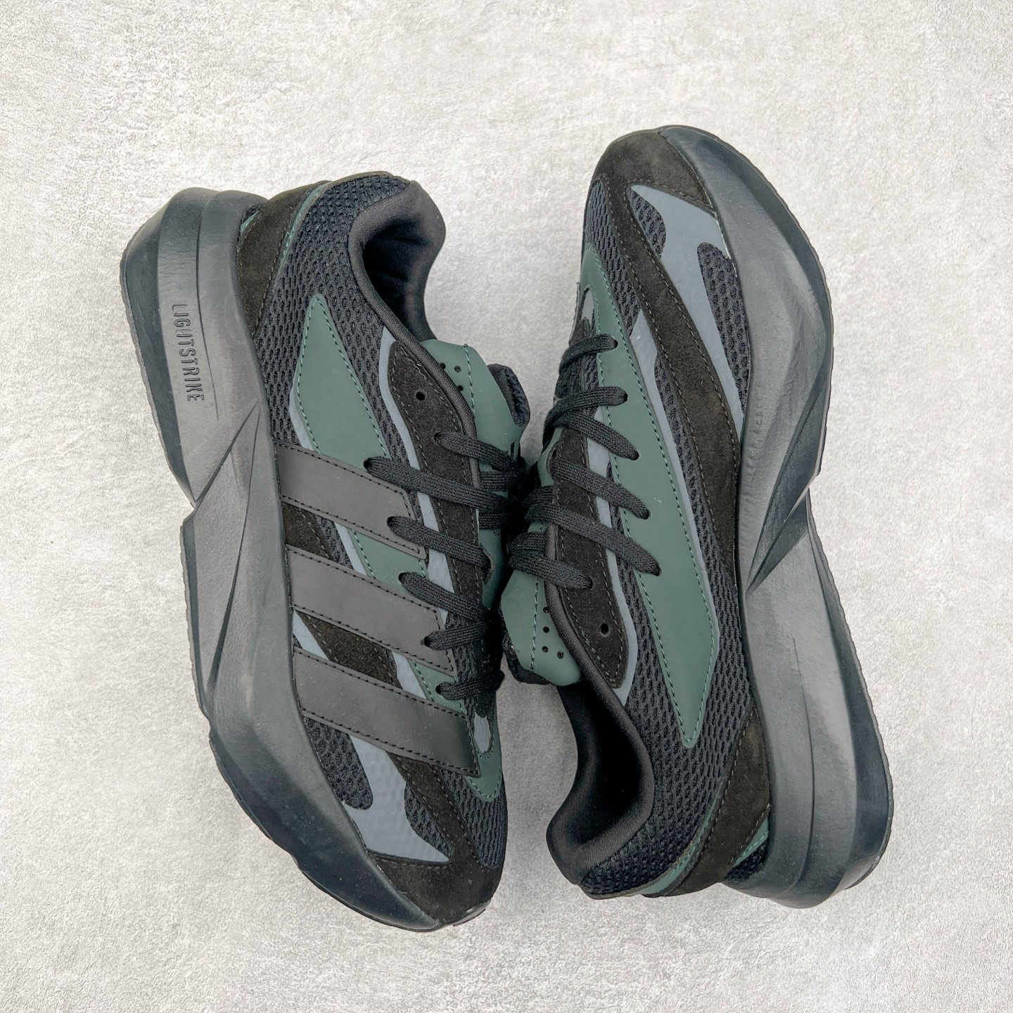 图片[3]-AD LIGHTBLAZE 流光舒适防滑耐磨低帮跑步鞋 JH6941 前卫的专业跑鞋风格造型，LIGHTBLAZE延续了竞速美学的流线轮廓，保留住了与 AdizeroAdios Pro Evo 1相类似厚底理念和「宽三道杠」的视觉元素。尺码：36 36.5 37.5 38 38.5 39 40 40.5 41 42 42.5 43 44 44.5 45-选品中心