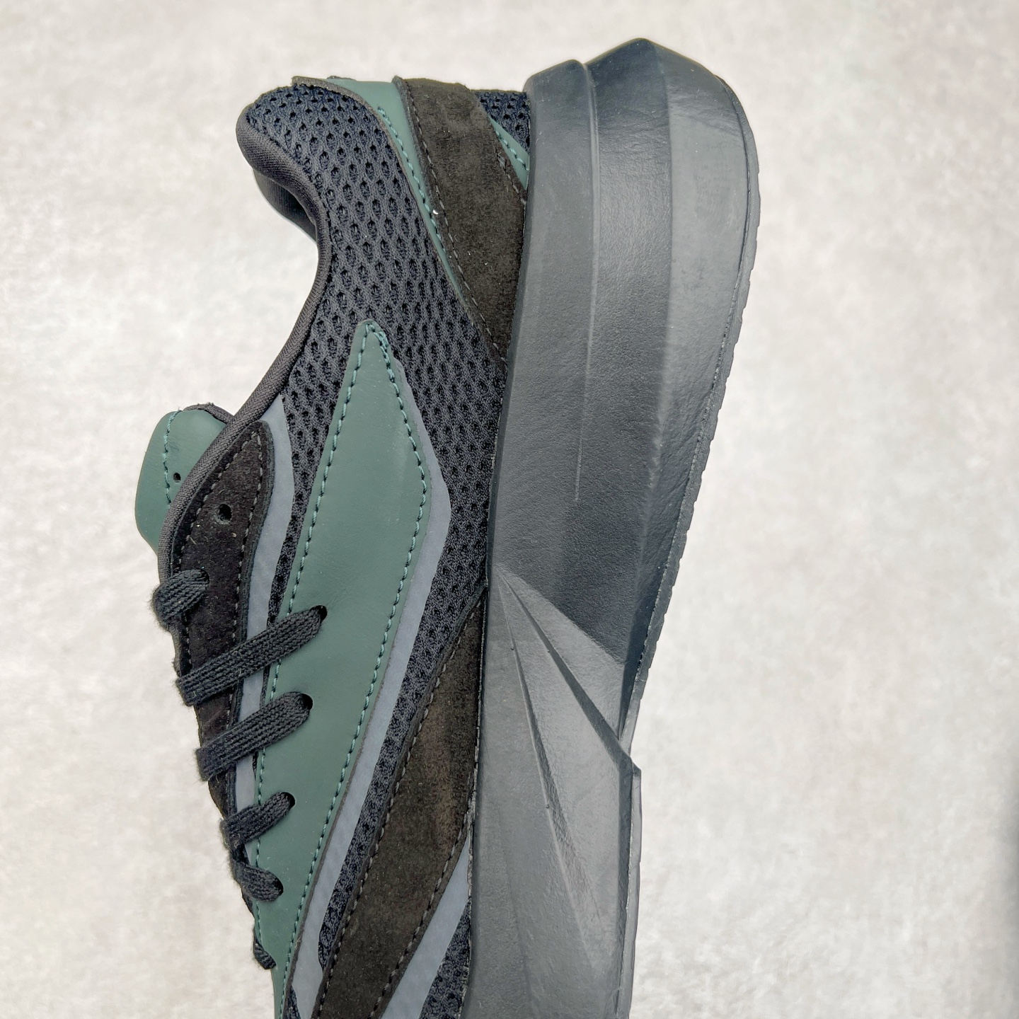 图片[7]-AD LIGHTBLAZE 流光舒适防滑耐磨低帮跑步鞋 JH6941 前卫的专业跑鞋风格造型，LIGHTBLAZE延续了竞速美学的流线轮廓，保留住了与 AdizeroAdios Pro Evo 1相类似厚底理念和「宽三道杠」的视觉元素。尺码：36 36.5 37.5 38 38.5 39 40 40.5 41 42 42.5 43 44 44.5 45-选品中心