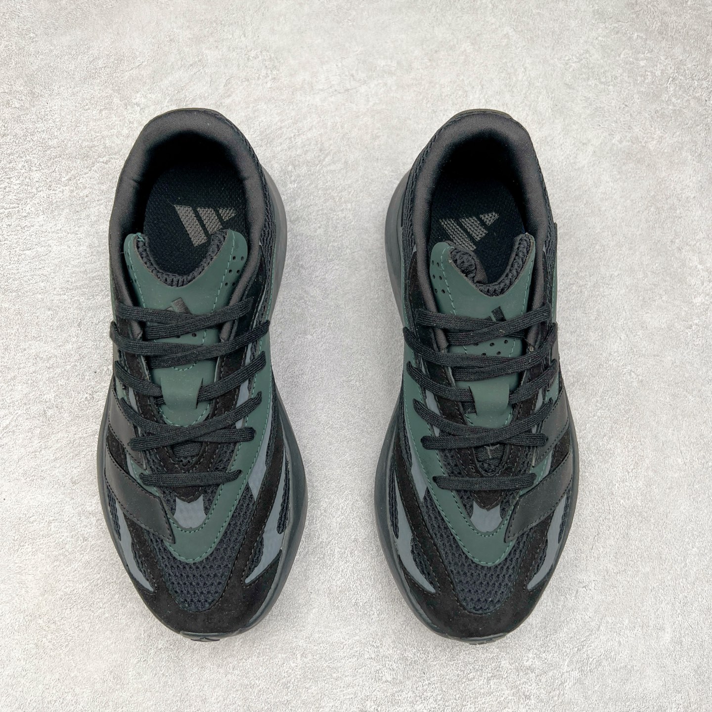 图片[2]-AD LIGHTBLAZE 流光舒适防滑耐磨低帮跑步鞋 JH6941 前卫的专业跑鞋风格造型，LIGHTBLAZE延续了竞速美学的流线轮廓，保留住了与 AdizeroAdios Pro Evo 1相类似厚底理念和「宽三道杠」的视觉元素。尺码：36 36.5 37.5 38 38.5 39 40 40.5 41 42 42.5 43 44 44.5 45-选品中心