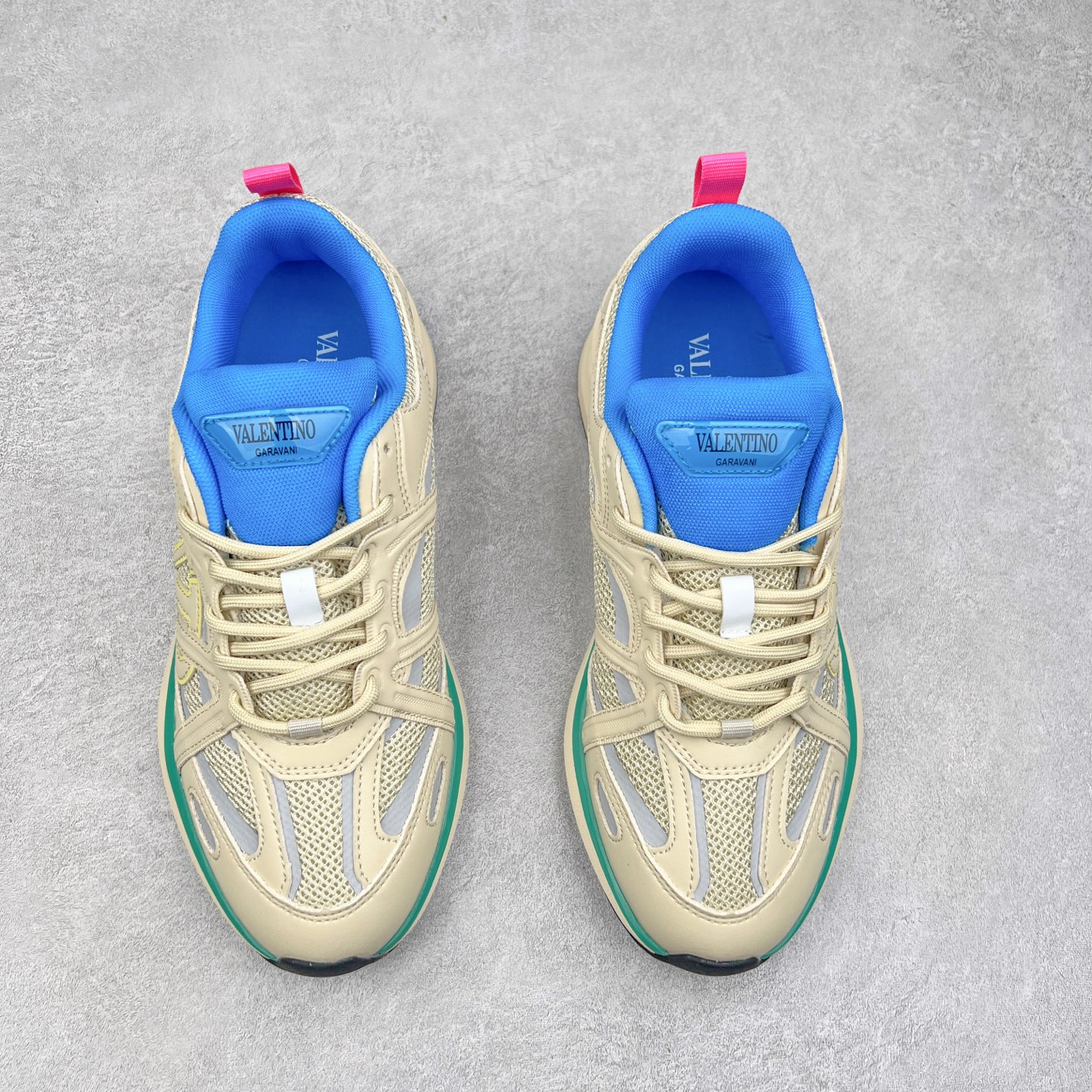 图片[2]-Valentino华伦天奴 Vlogo Easyjog 小牛皮 圆头系带 低帮 生活休闲鞋 实拍调校N版已经零色差零失真 百分百还原实物色彩所见即所得 不存在货不对板色差等低级问题 选购参考实物拍摄 不混卖不参货 只用心做好货严格选品 承诺混一赔十 尺码：36 37 38 39 40 41 42 43 44 45-选品中心