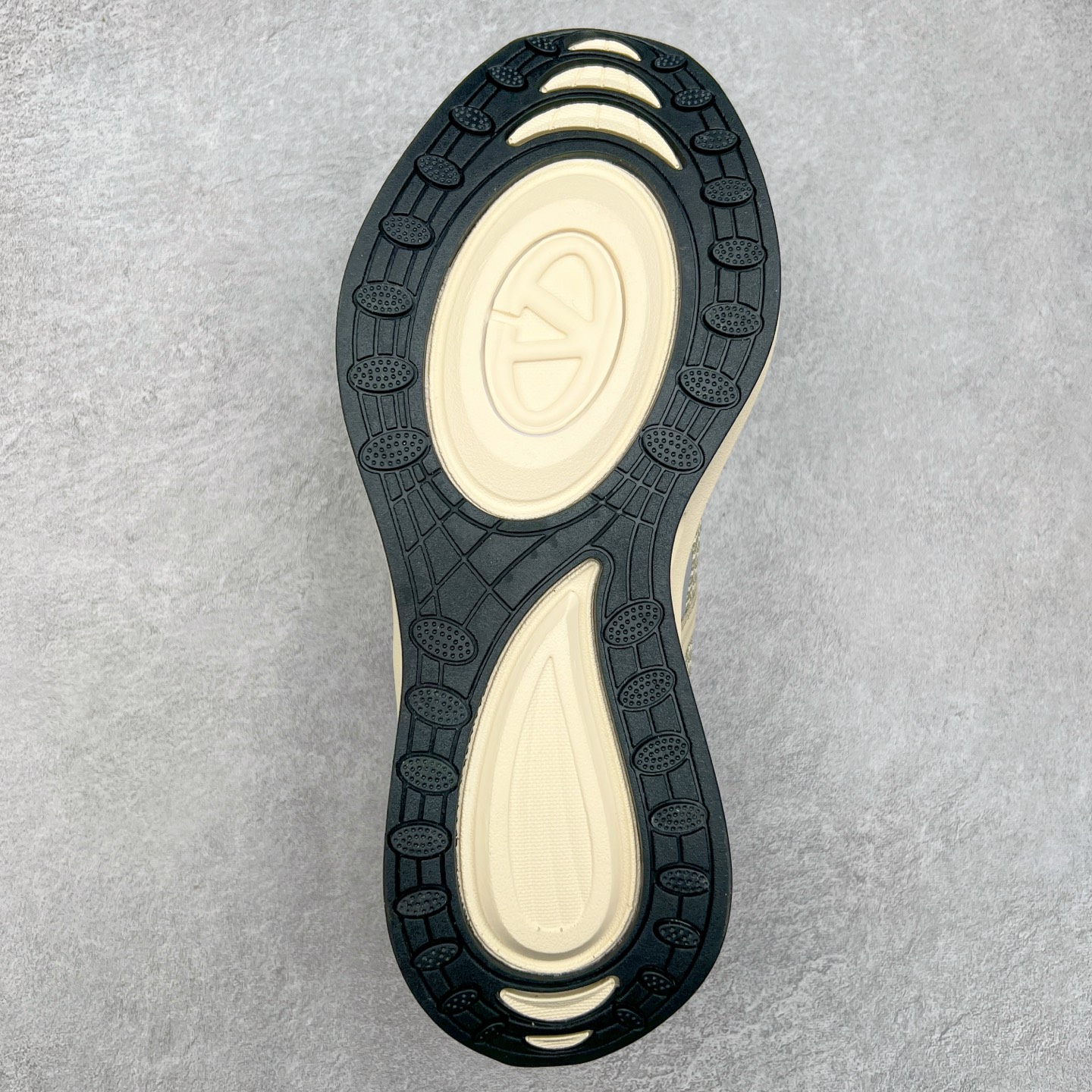 图片[9]-Valentino华伦天奴 Vlogo Easyjog 小牛皮 圆头系带 低帮 生活休闲鞋 实拍调校N版已经零色差零失真 百分百还原实物色彩所见即所得 不存在货不对板色差等低级问题 选购参考实物拍摄 不混卖不参货 只用心做好货严格选品 承诺混一赔十 尺码：36 37 38 39 40 41 42 43 44 45-选品中心