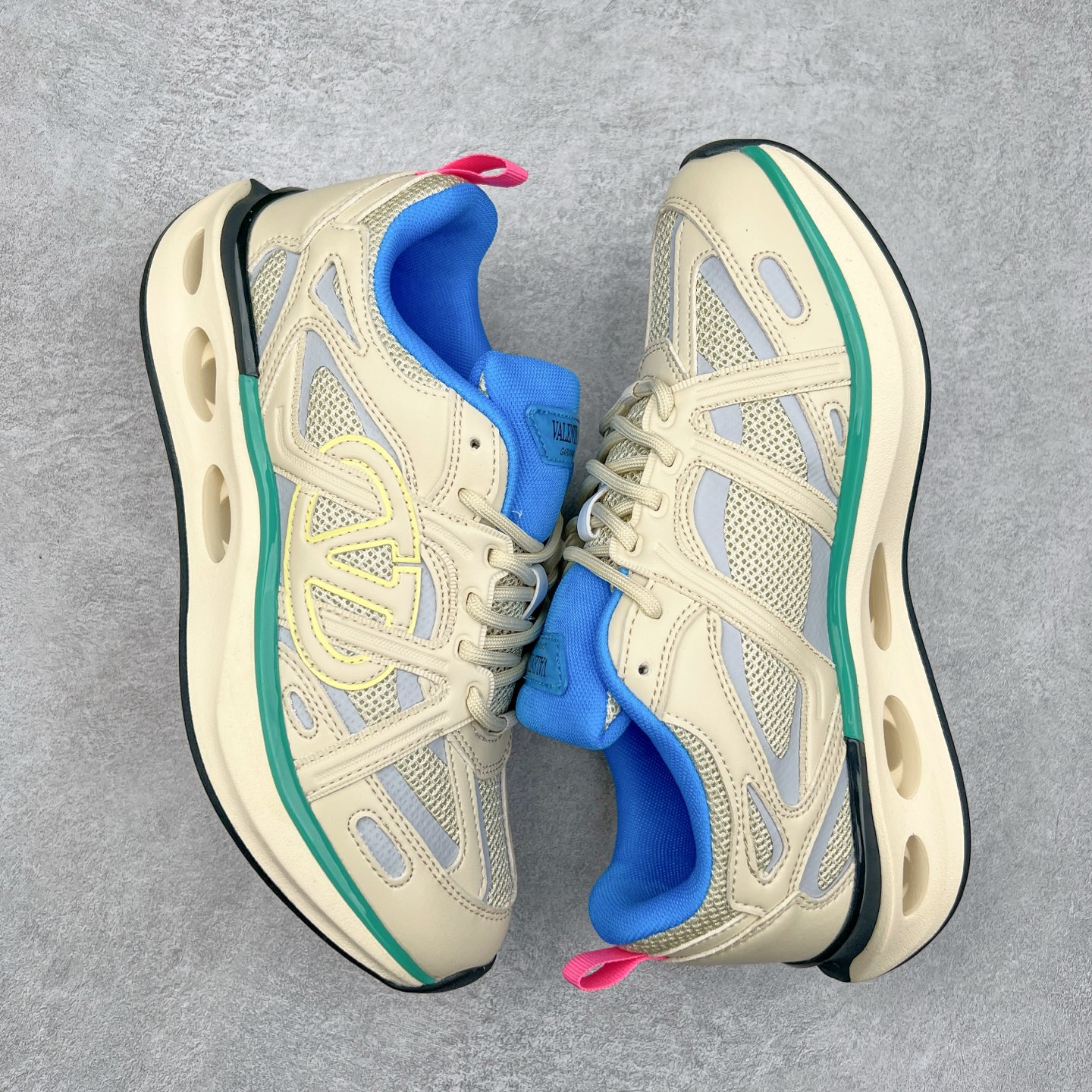 图片[3]-Valentino华伦天奴 Vlogo Easyjog 小牛皮 圆头系带 低帮 生活休闲鞋 实拍调校N版已经零色差零失真 百分百还原实物色彩所见即所得 不存在货不对板色差等低级问题 选购参考实物拍摄 不混卖不参货 只用心做好货严格选品 承诺混一赔十 尺码：36 37 38 39 40 41 42 43 44 45-选品中心