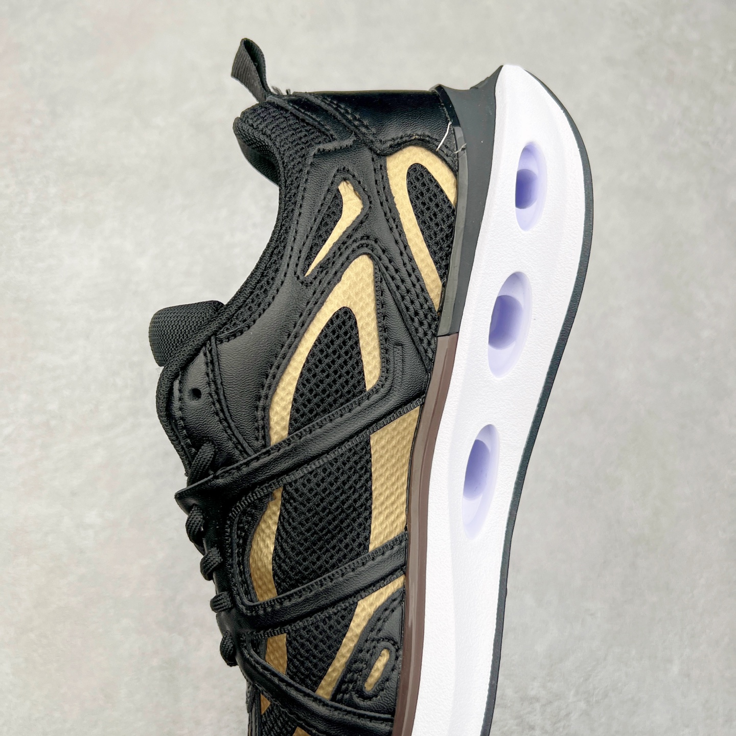 图片[7]-Valentino华伦天奴 Vlogo Easyjog 小牛皮 圆头系带 低帮 生活休闲鞋 实拍调校N版已经零色差零失真 百分百还原实物色彩所见即所得 不存在货不对板色差等低级问题 选购参考实物拍摄 不混卖不参货 只用心做好货严格选品 承诺混一赔十 尺码：36 37 38 39 40 41 42 43 44 45-选品中心