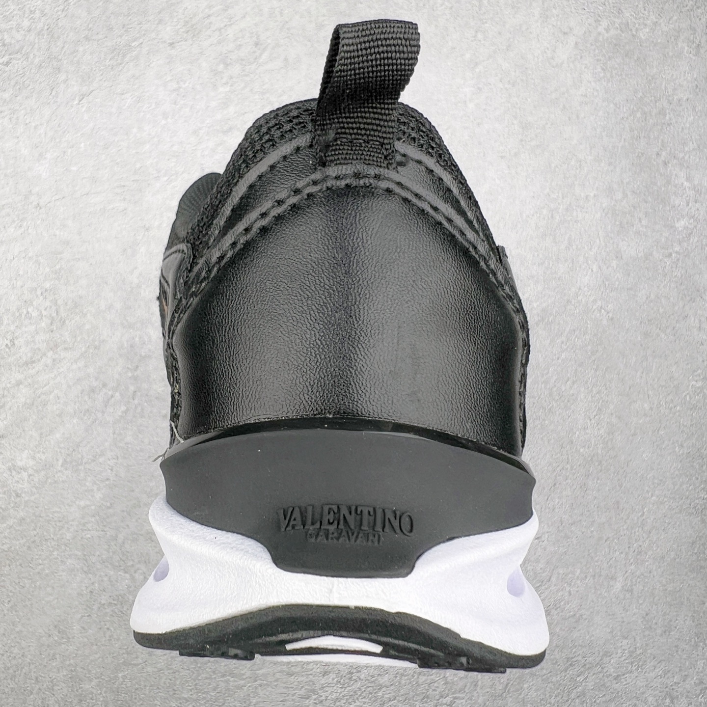 图片[8]-Valentino华伦天奴 Vlogo Easyjog 小牛皮 圆头系带 低帮 生活休闲鞋 实拍调校N版已经零色差零失真 百分百还原实物色彩所见即所得 不存在货不对板色差等低级问题 选购参考实物拍摄 不混卖不参货 只用心做好货严格选品 承诺混一赔十 尺码：36 37 38 39 40 41 42 43 44 45-选品中心