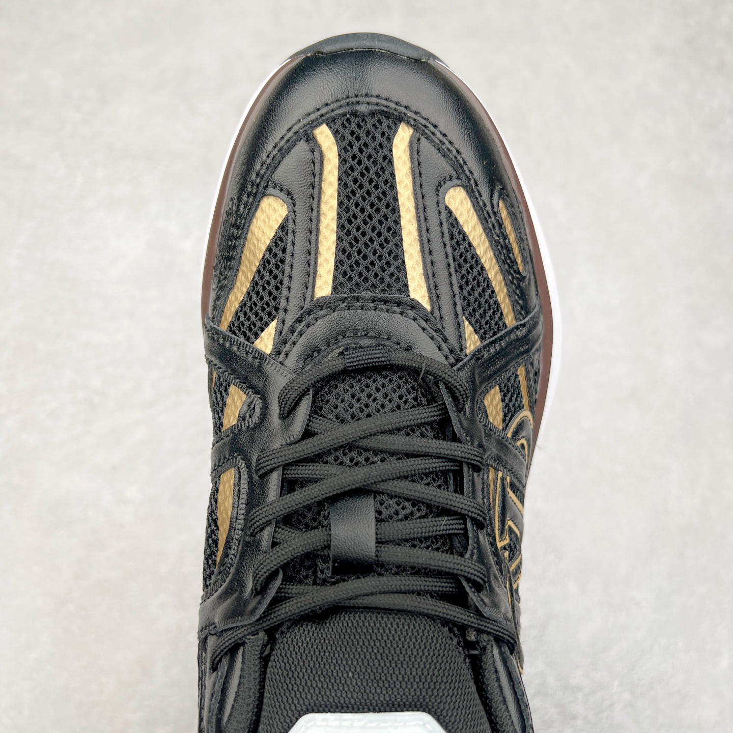 图片[4]-Valentino华伦天奴 Vlogo Easyjog 小牛皮 圆头系带 低帮 生活休闲鞋 实拍调校N版已经零色差零失真 百分百还原实物色彩所见即所得 不存在货不对板色差等低级问题 选购参考实物拍摄 不混卖不参货 只用心做好货严格选品 承诺混一赔十 尺码：36 37 38 39 40 41 42 43 44 45-选品中心