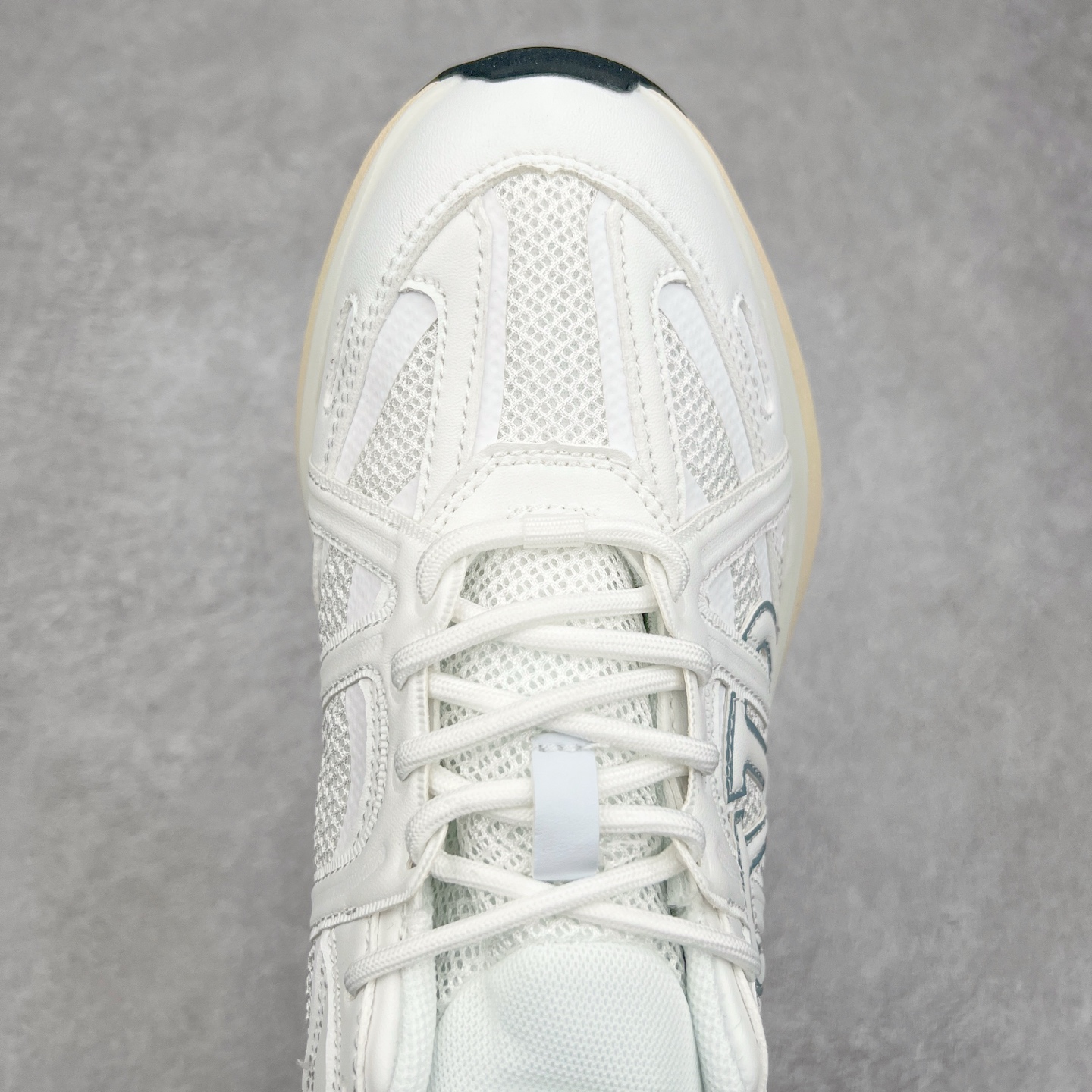 图片[4]-Valentino华伦天奴 Vlogo Easyjog 小牛皮 圆头系带 低帮 生活休闲鞋 实拍调校N版已经零色差零失真 百分百还原实物色彩所见即所得 不存在货不对板色差等低级问题 选购参考实物拍摄 不混卖不参货 只用心做好货严格选品 承诺混一赔十 尺码：36 37 38 39 40 41 42 43 44 45-选品中心