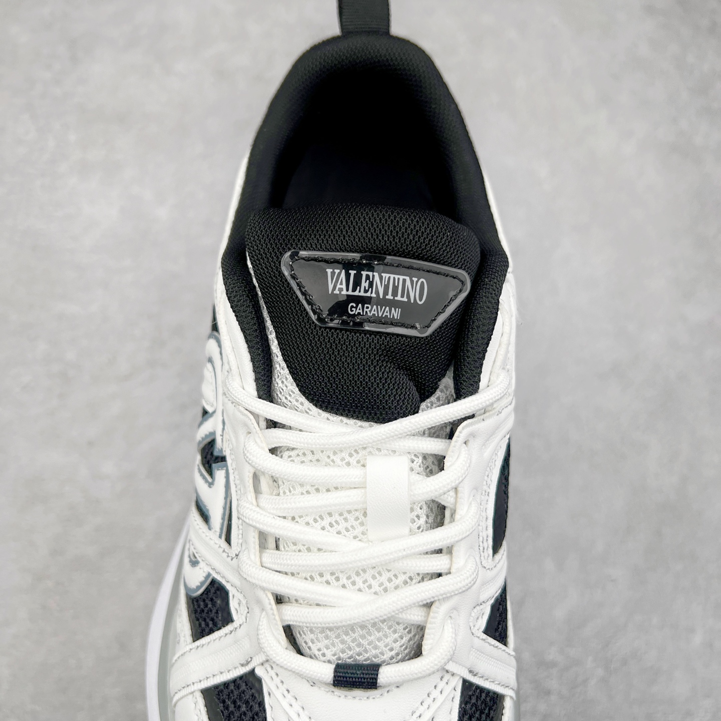 图片[5]-Valentino华伦天奴 Vlogo Easyjog 小牛皮 圆头系带 低帮 生活休闲鞋 实拍调校N版已经零色差零失真 百分百还原实物色彩所见即所得 不存在货不对板色差等低级问题 选购参考实物拍摄 不混卖不参货 只用心做好货严格选品 承诺混一赔十 尺码：36 37 38 39 40 41 42 43 44 45-选品中心