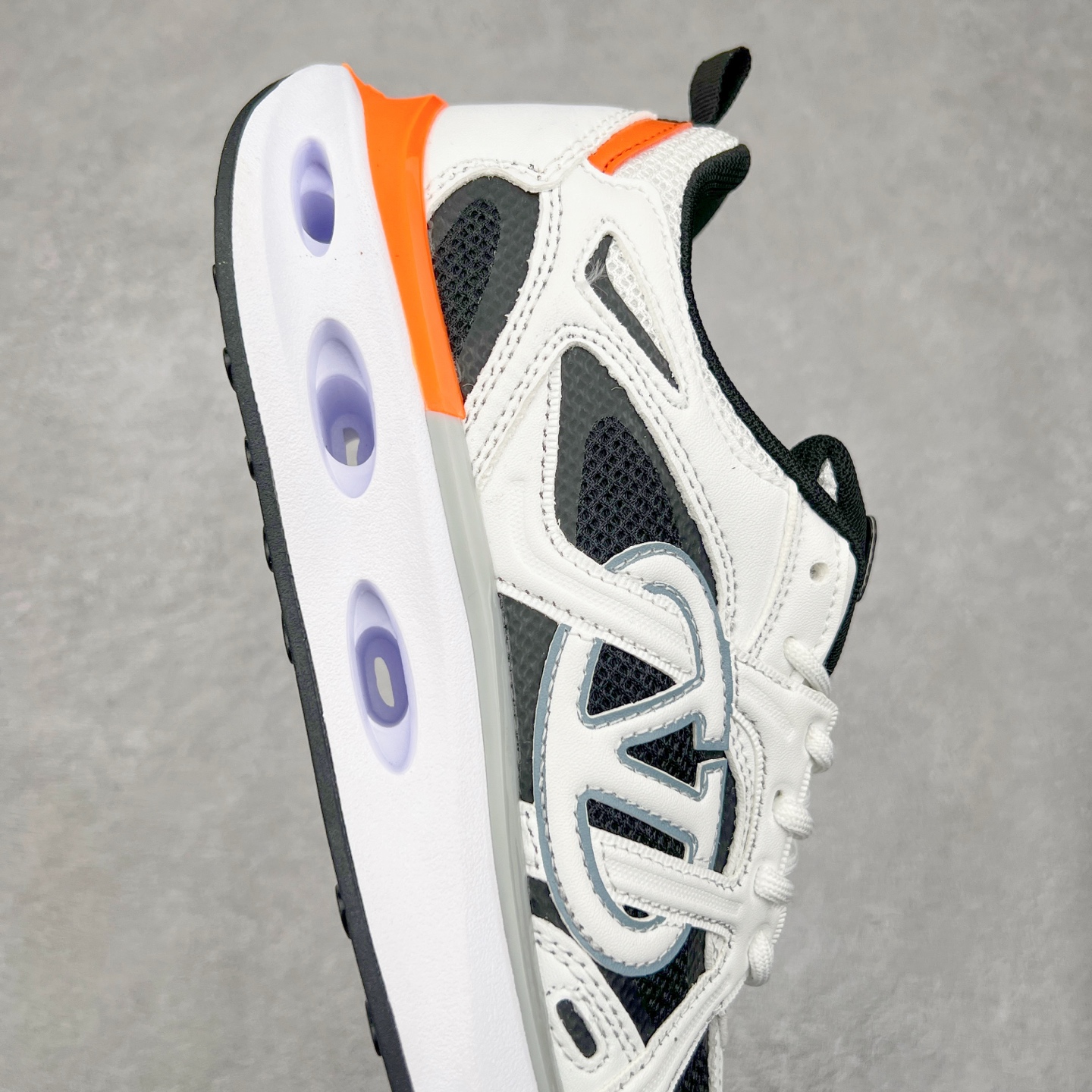 图片[6]-Valentino华伦天奴 Vlogo Easyjog 小牛皮 圆头系带 低帮 生活休闲鞋 实拍调校N版已经零色差零失真 百分百还原实物色彩所见即所得 不存在货不对板色差等低级问题 选购参考实物拍摄 不混卖不参货 只用心做好货严格选品 承诺混一赔十 尺码：36 37 38 39 40 41 42 43 44 45-选品中心