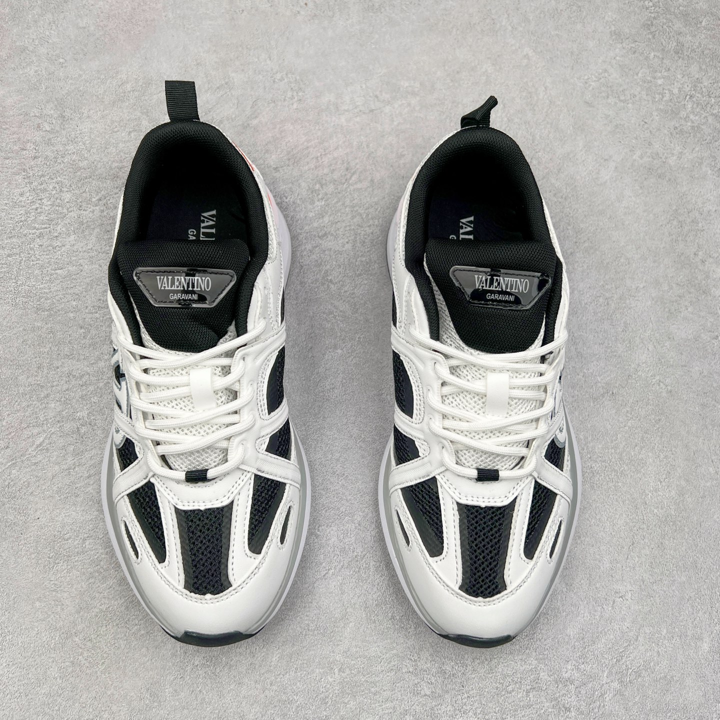 图片[2]-Valentino华伦天奴 Vlogo Easyjog 小牛皮 圆头系带 低帮 生活休闲鞋 实拍调校N版已经零色差零失真 百分百还原实物色彩所见即所得 不存在货不对板色差等低级问题 选购参考实物拍摄 不混卖不参货 只用心做好货严格选品 承诺混一赔十 尺码：36 37 38 39 40 41 42 43 44 45-选品中心