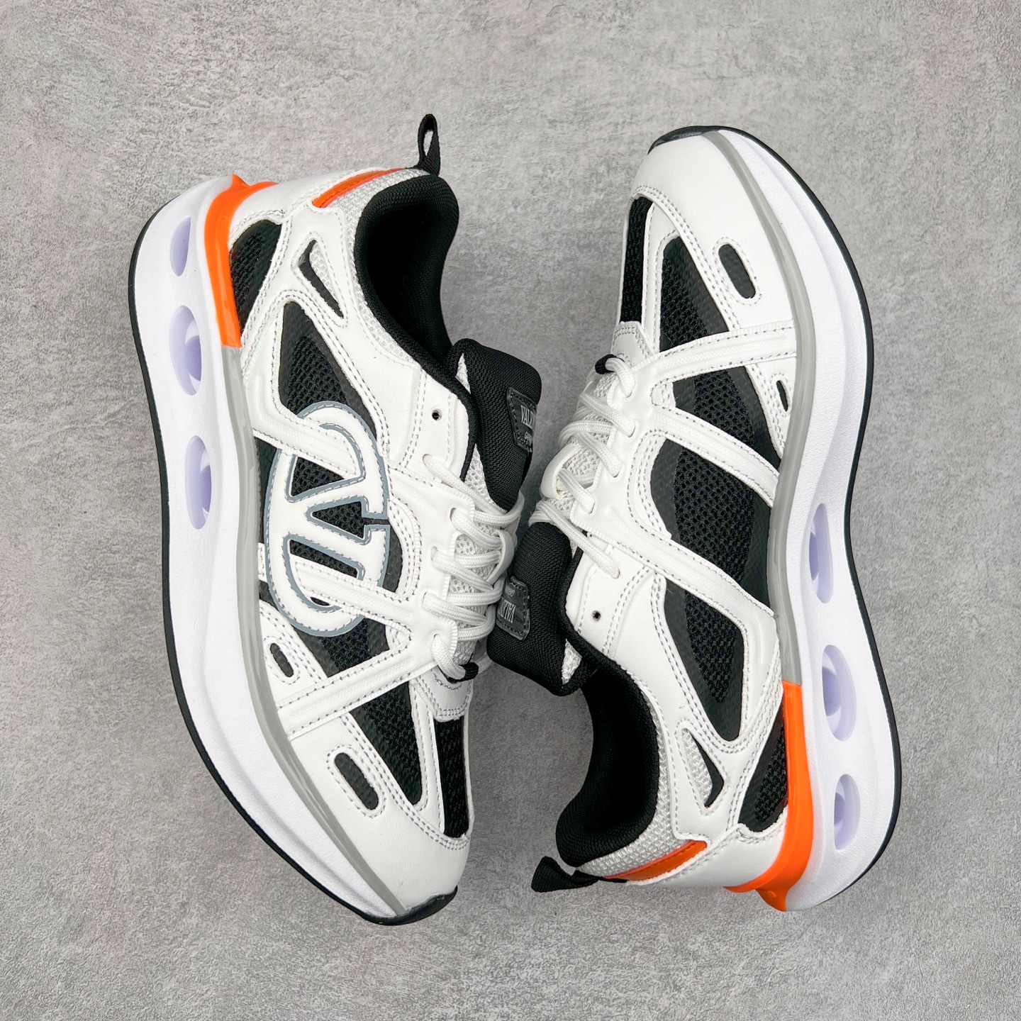 图片[3]-Valentino华伦天奴 Vlogo Easyjog 小牛皮 圆头系带 低帮 生活休闲鞋 实拍调校N版已经零色差零失真 百分百还原实物色彩所见即所得 不存在货不对板色差等低级问题 选购参考实物拍摄 不混卖不参货 只用心做好货严格选品 承诺混一赔十 尺码：36 37 38 39 40 41 42 43 44 45-选品中心