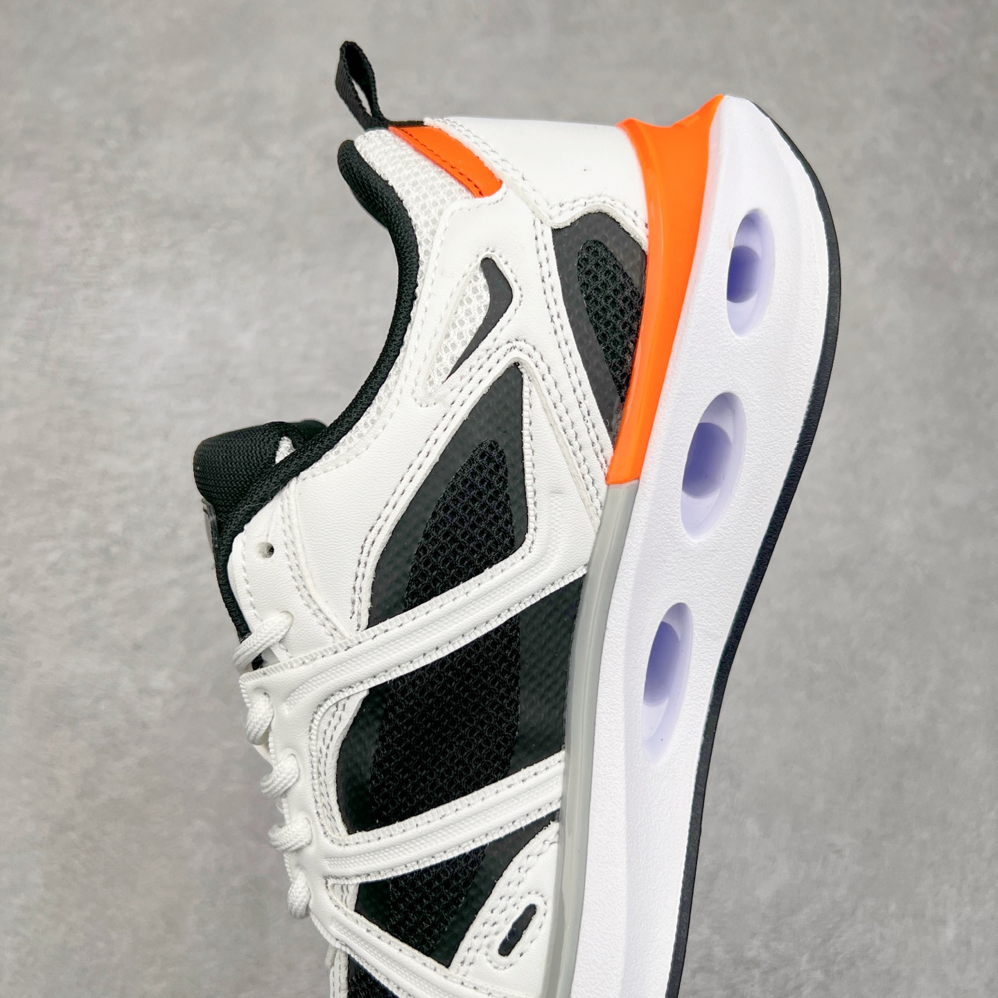 图片[7]-Valentino华伦天奴 Vlogo Easyjog 小牛皮 圆头系带 低帮 生活休闲鞋 实拍调校N版已经零色差零失真 百分百还原实物色彩所见即所得 不存在货不对板色差等低级问题 选购参考实物拍摄 不混卖不参货 只用心做好货严格选品 承诺混一赔十 尺码：36 37 38 39 40 41 42 43 44 45-选品中心