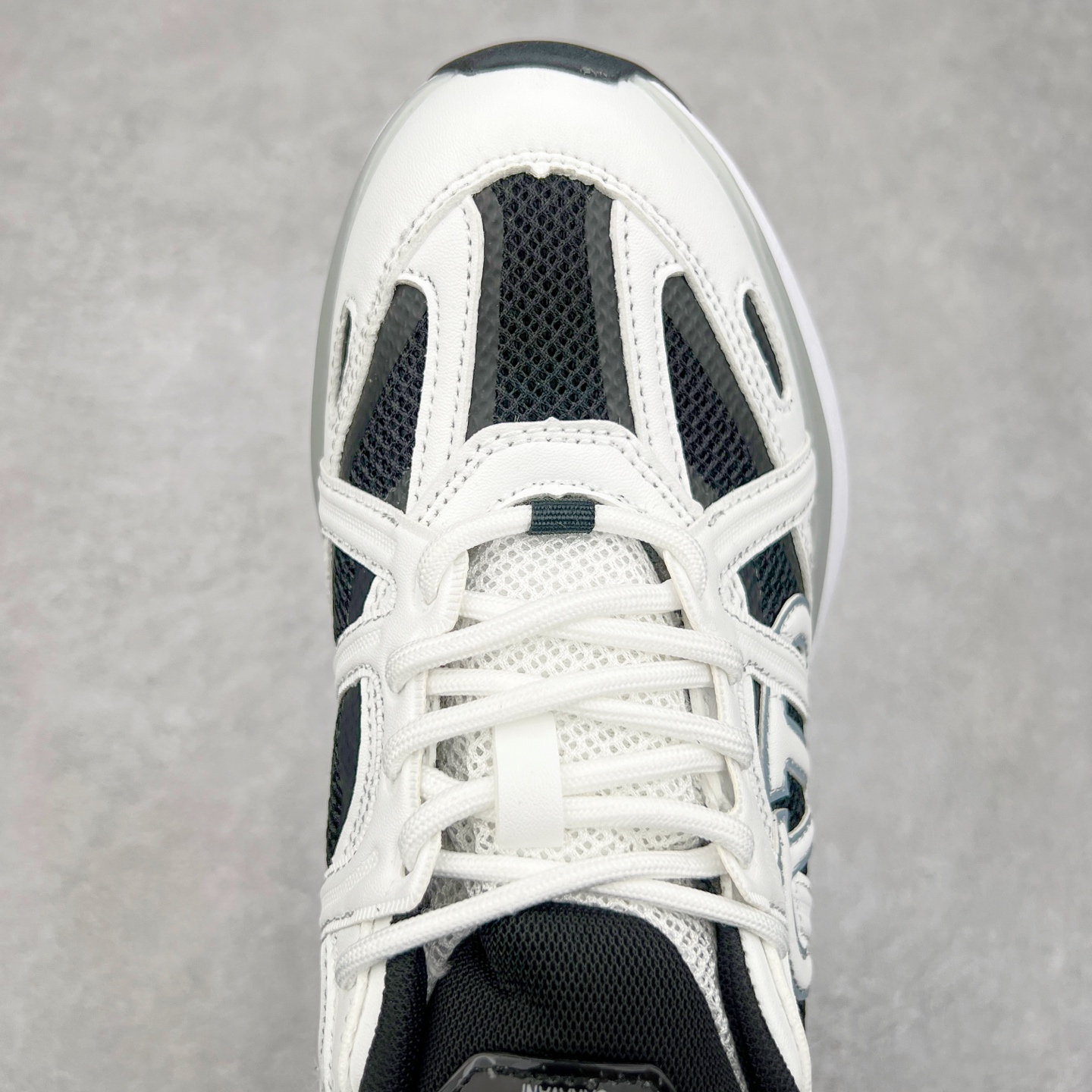 图片[4]-Valentino华伦天奴 Vlogo Easyjog 小牛皮 圆头系带 低帮 生活休闲鞋 实拍调校N版已经零色差零失真 百分百还原实物色彩所见即所得 不存在货不对板色差等低级问题 选购参考实物拍摄 不混卖不参货 只用心做好货严格选品 承诺混一赔十 尺码：36 37 38 39 40 41 42 43 44 45-选品中心