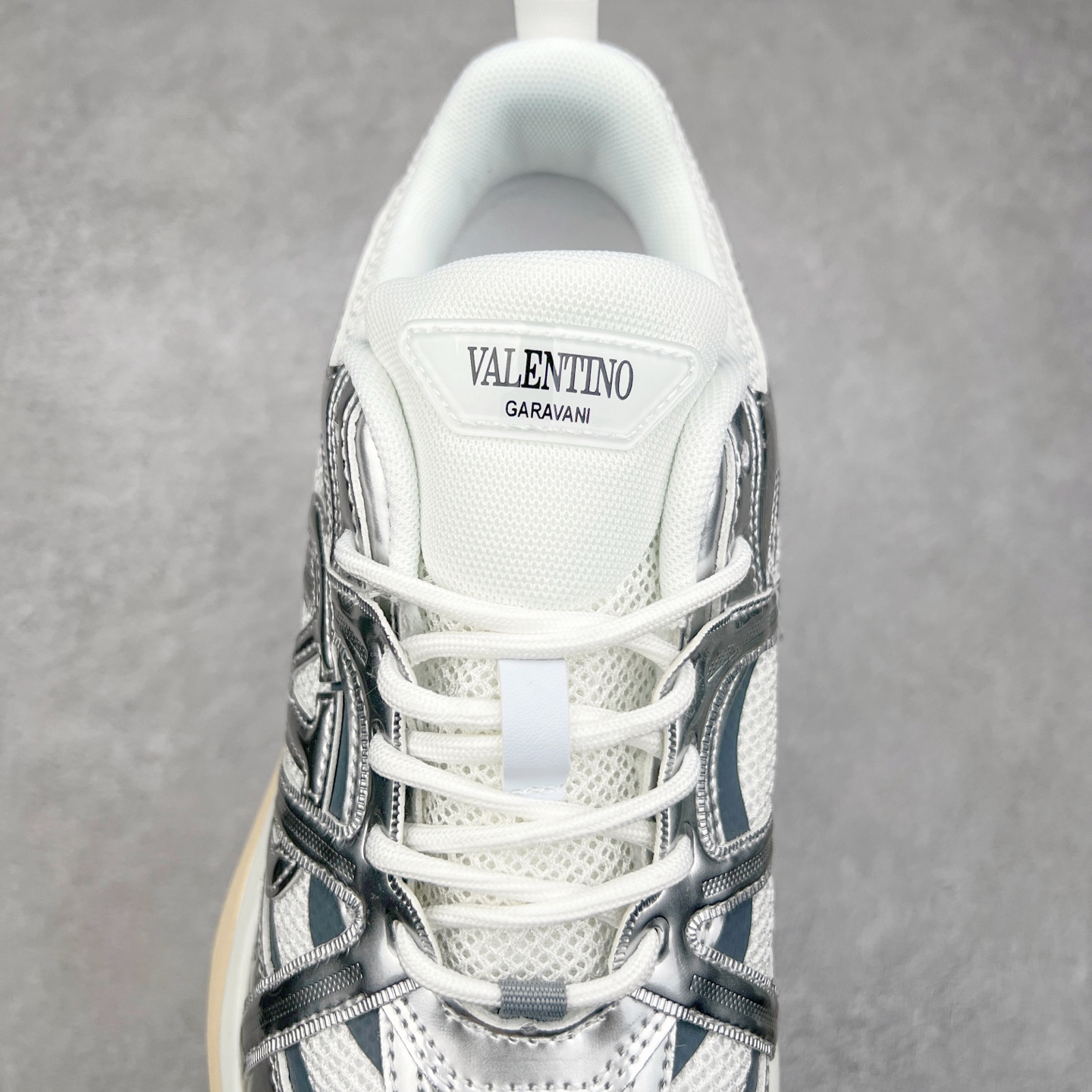 图片[5]-Valentino华伦天奴 Vlogo Easyjog 小牛皮 圆头系带 低帮 生活休闲鞋 实拍调校N版已经零色差零失真 百分百还原实物色彩所见即所得 不存在货不对板色差等低级问题 选购参考实物拍摄 不混卖不参货 只用心做好货严格选品 承诺混一赔十 尺码：36 37 38 39 40 41 42 43 44 45-选品中心