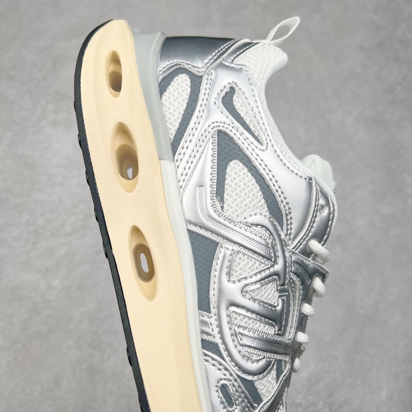 图片[6]-Valentino华伦天奴 Vlogo Easyjog 小牛皮 圆头系带 低帮 生活休闲鞋 实拍调校N版已经零色差零失真 百分百还原实物色彩所见即所得 不存在货不对板色差等低级问题 选购参考实物拍摄 不混卖不参货 只用心做好货严格选品 承诺混一赔十 尺码：36 37 38 39 40 41 42 43 44 45-选品中心