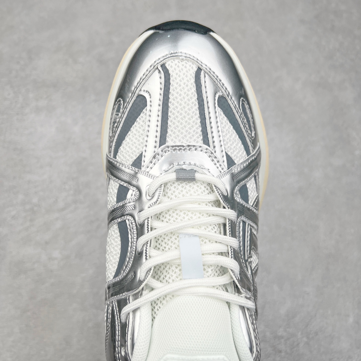 图片[4]-Valentino华伦天奴 Vlogo Easyjog 小牛皮 圆头系带 低帮 生活休闲鞋 实拍调校N版已经零色差零失真 百分百还原实物色彩所见即所得 不存在货不对板色差等低级问题 选购参考实物拍摄 不混卖不参货 只用心做好货严格选品 承诺混一赔十 尺码：36 37 38 39 40 41 42 43 44 45-选品中心