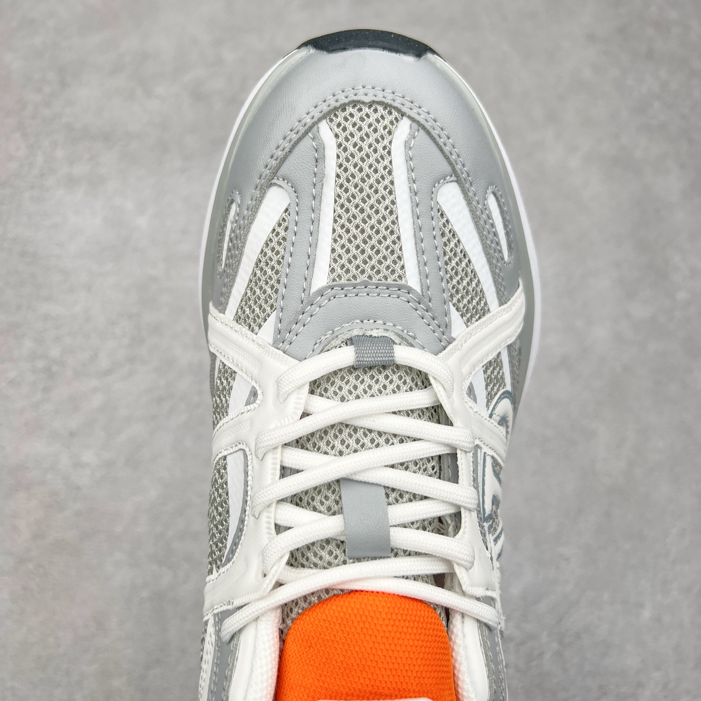 图片[4]-Valentino华伦天奴 Vlogo Easyjog 小牛皮 圆头系带 低帮 生活休闲鞋 实拍调校N版已经零色差零失真 百分百还原实物色彩所见即所得 不存在货不对板色差等低级问题 选购参考实物拍摄 不混卖不参货 只用心做好货严格选品 承诺混一赔十 尺码：36 37 38 39 40 41 42 43 44 45-选品中心