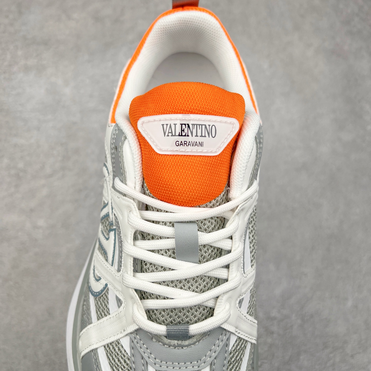 图片[5]-Valentino华伦天奴 Vlogo Easyjog 小牛皮 圆头系带 低帮 生活休闲鞋 实拍调校N版已经零色差零失真 百分百还原实物色彩所见即所得 不存在货不对板色差等低级问题 选购参考实物拍摄 不混卖不参货 只用心做好货严格选品 承诺混一赔十 尺码：36 37 38 39 40 41 42 43 44 45-选品中心