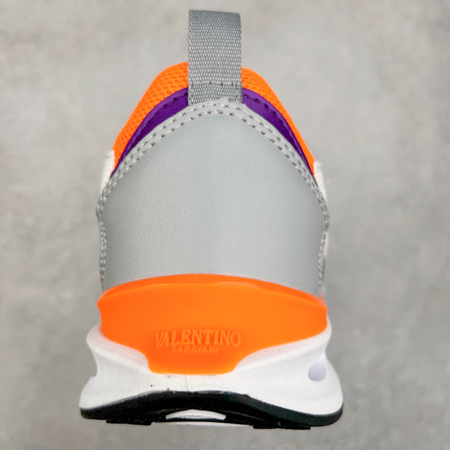 图片[8]-Valentino华伦天奴 Vlogo Easyjog 小牛皮 圆头系带 低帮 生活休闲鞋 实拍调校N版已经零色差零失真 百分百还原实物色彩所见即所得 不存在货不对板色差等低级问题 选购参考实物拍摄 不混卖不参货 只用心做好货严格选品 承诺混一赔十 尺码：36 37 38 39 40 41 42 43 44 45-选品中心