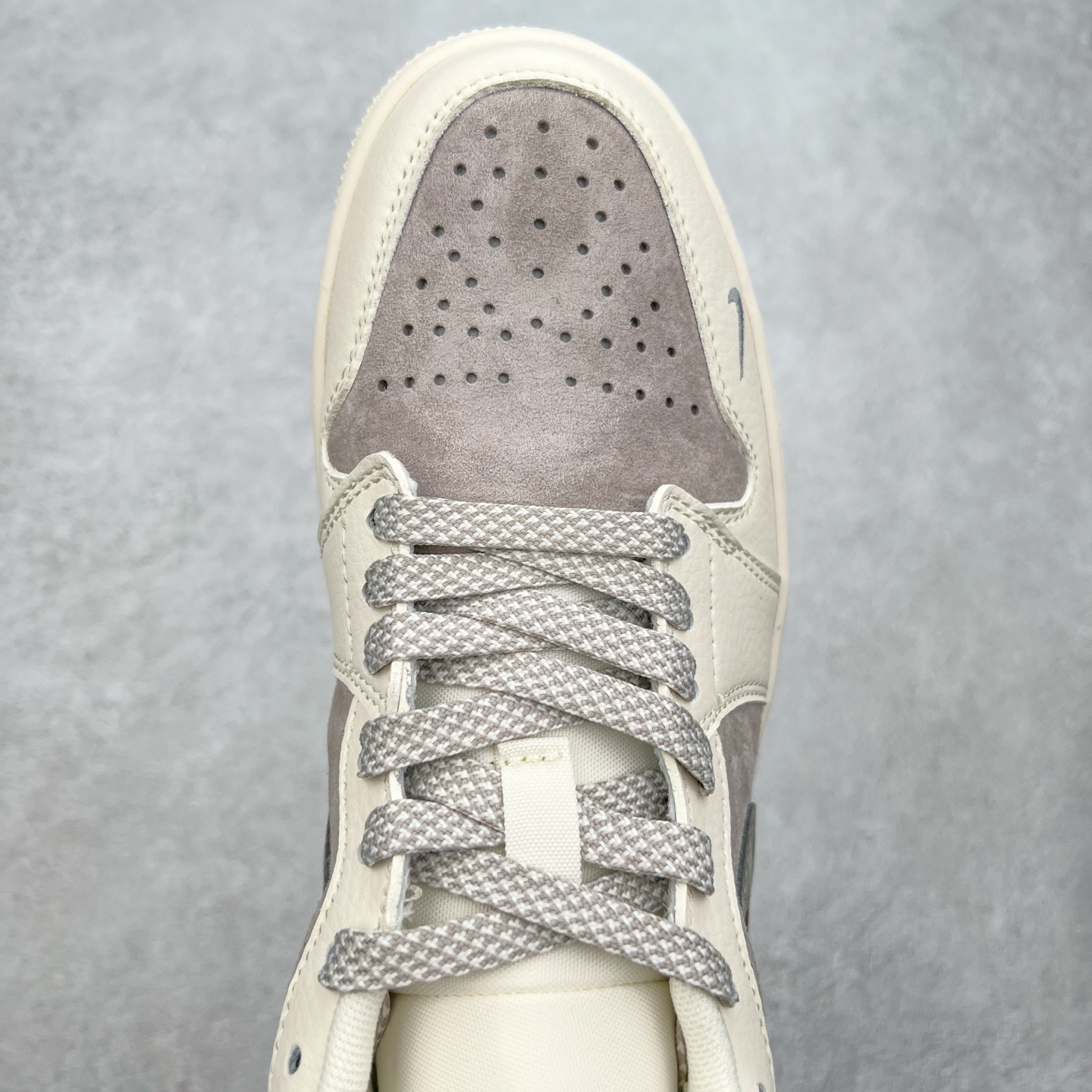 图片[4]-Air Jordan AJ1 Low 低帮定制 SJ9950-030 原厂内置气垫魔块 A模大底 头层小牛皮 鞋舌AJ原厂专用牛津布+AJ专用反口珍珠布+原厂无杂质高弹内里海棉+特殊封边弹力鞋带 尺码：36 36.5 37.5 38 38.5 39 40 40.5 41 42 42.5 43 44 44.5 45-选品中心