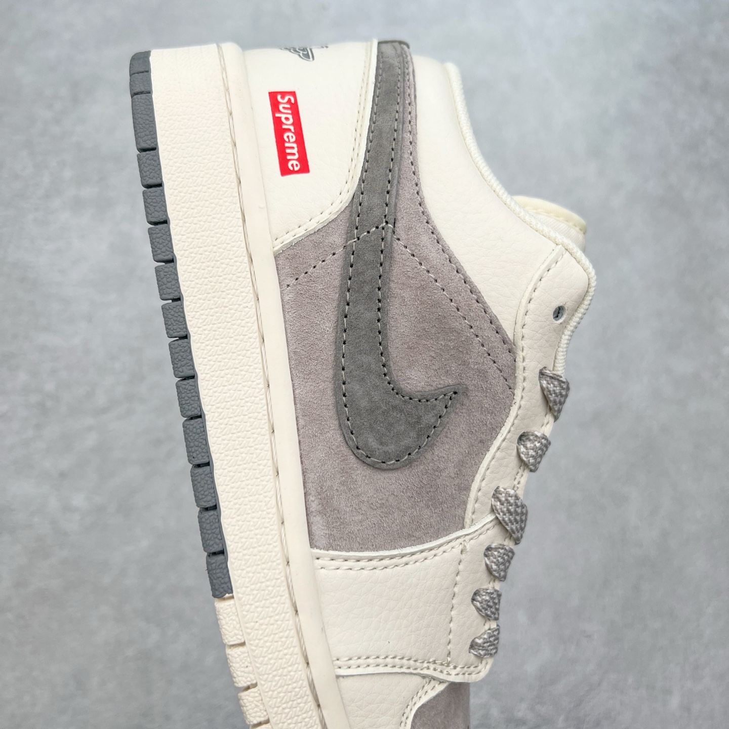 图片[6]-Air Jordan AJ1 Low 低帮定制 SJ9950-030 原厂内置气垫魔块 A模大底 头层小牛皮 鞋舌AJ原厂专用牛津布+AJ专用反口珍珠布+原厂无杂质高弹内里海棉+特殊封边弹力鞋带 尺码：36 36.5 37.5 38 38.5 39 40 40.5 41 42 42.5 43 44 44.5 45-选品中心