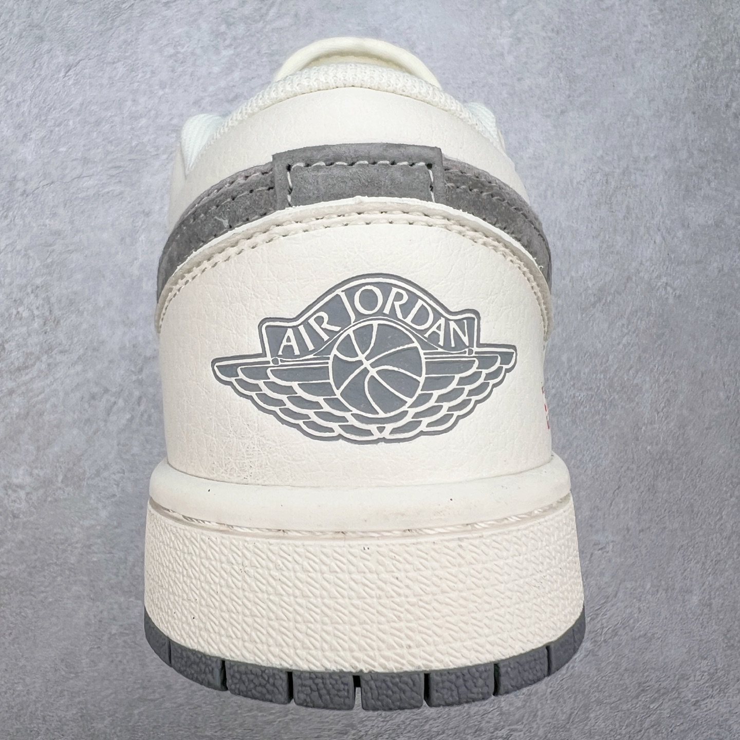 图片[8]-Air Jordan AJ1 Low 低帮定制 SJ9950-030 原厂内置气垫魔块 A模大底 头层小牛皮 鞋舌AJ原厂专用牛津布+AJ专用反口珍珠布+原厂无杂质高弹内里海棉+特殊封边弹力鞋带 尺码：36 36.5 37.5 38 38.5 39 40 40.5 41 42 42.5 43 44 44.5 45-选品中心