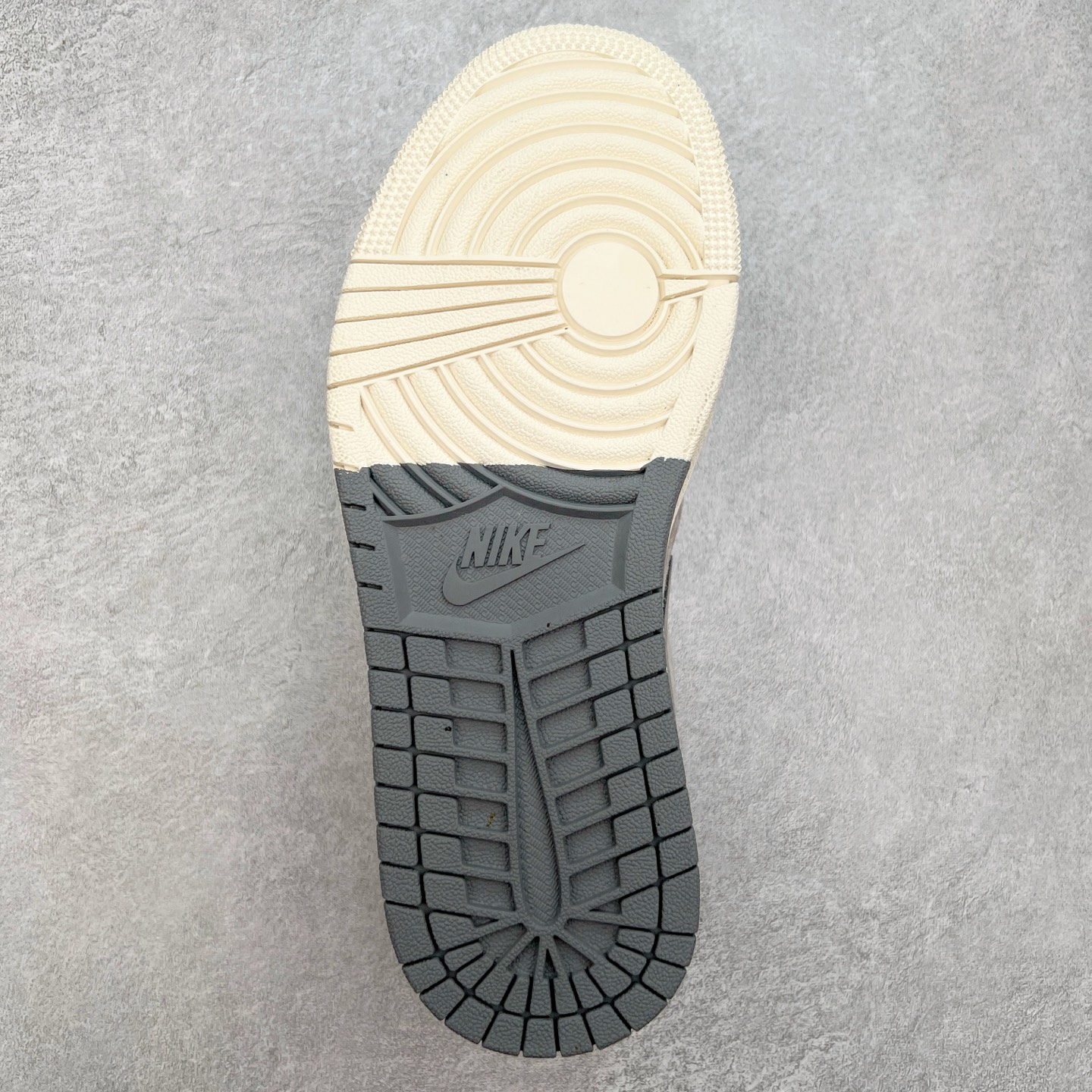 图片[9]-Air Jordan AJ1 Low 低帮定制 SJ9950-030 原厂内置气垫魔块 A模大底 头层小牛皮 鞋舌AJ原厂专用牛津布+AJ专用反口珍珠布+原厂无杂质高弹内里海棉+特殊封边弹力鞋带 尺码：36 36.5 37.5 38 38.5 39 40 40.5 41 42 42.5 43 44 44.5 45-选品中心