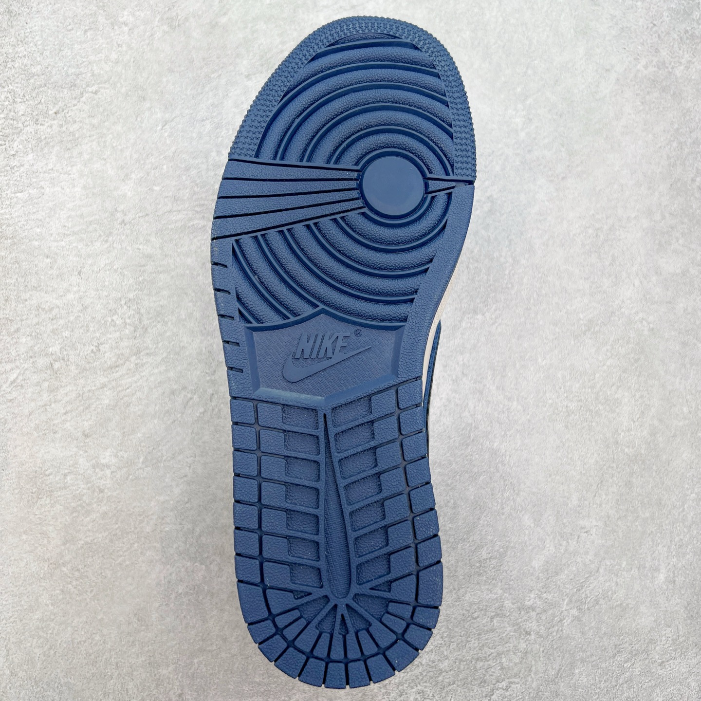 图片[9]-TS x Air Jordan AJ1 Low 倒钩低帮联名定制配色 XX3318-515 原厂内置气垫魔块 A模大底 头层小牛皮 鞋舌AJ原厂专用牛津布+AJ专用反口珍珠布+原厂无杂质高弹内里海棉+特殊封边弹力鞋带 实拍调校N版已经零色差零失真 百分百还原实物色彩所见即所得 不存在货不对板色差等低级问题 选购参考实物拍摄 不混卖不参货 只用心做好货严格选品 承诺混一赔十 尺码：36 36.5 37.5 38 38.5 39 40 40.5 41 42 42.5 43 44 44.5 45-选品中心