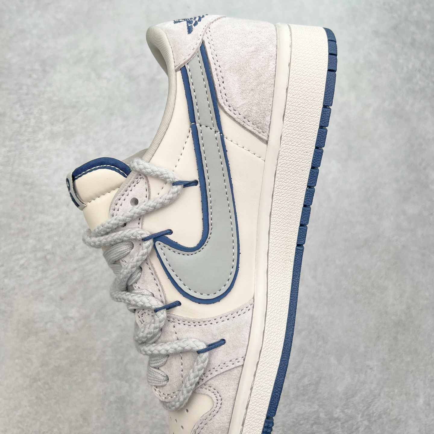 图片[7]-TS x Air Jordan AJ1 Low 倒钩低帮联名定制配色 XX3318-515 原厂内置气垫魔块 A模大底 头层小牛皮 鞋舌AJ原厂专用牛津布+AJ专用反口珍珠布+原厂无杂质高弹内里海棉+特殊封边弹力鞋带 实拍调校N版已经零色差零失真 百分百还原实物色彩所见即所得 不存在货不对板色差等低级问题 选购参考实物拍摄 不混卖不参货 只用心做好货严格选品 承诺混一赔十 尺码：36 36.5 37.5 38 38.5 39 40 40.5 41 42 42.5 43 44 44.5 45-选品中心