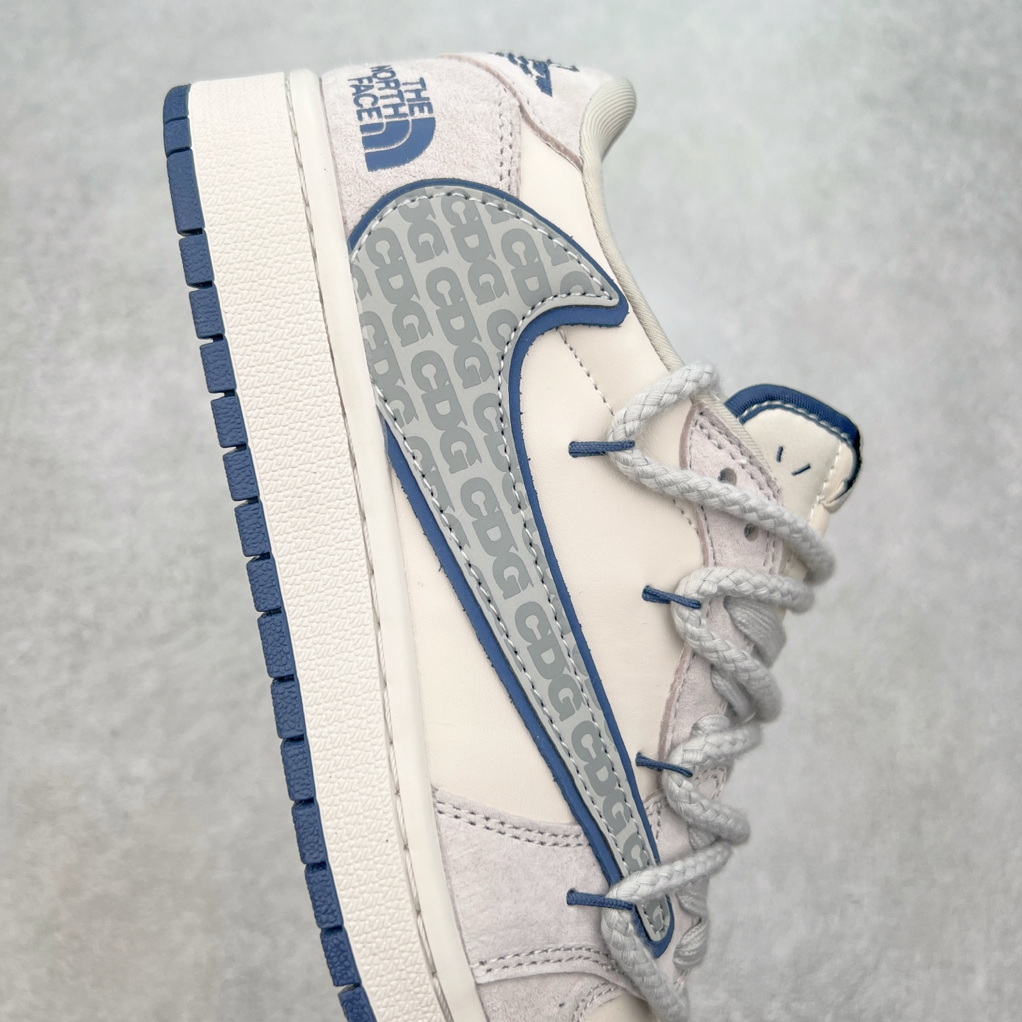 图片[6]-TS x Air Jordan AJ1 Low 倒钩低帮联名定制配色 XX3318-515 原厂内置气垫魔块 A模大底 头层小牛皮 鞋舌AJ原厂专用牛津布+AJ专用反口珍珠布+原厂无杂质高弹内里海棉+特殊封边弹力鞋带 实拍调校N版已经零色差零失真 百分百还原实物色彩所见即所得 不存在货不对板色差等低级问题 选购参考实物拍摄 不混卖不参货 只用心做好货严格选品 承诺混一赔十 尺码：36 36.5 37.5 38 38.5 39 40 40.5 41 42 42.5 43 44 44.5 45-选品中心