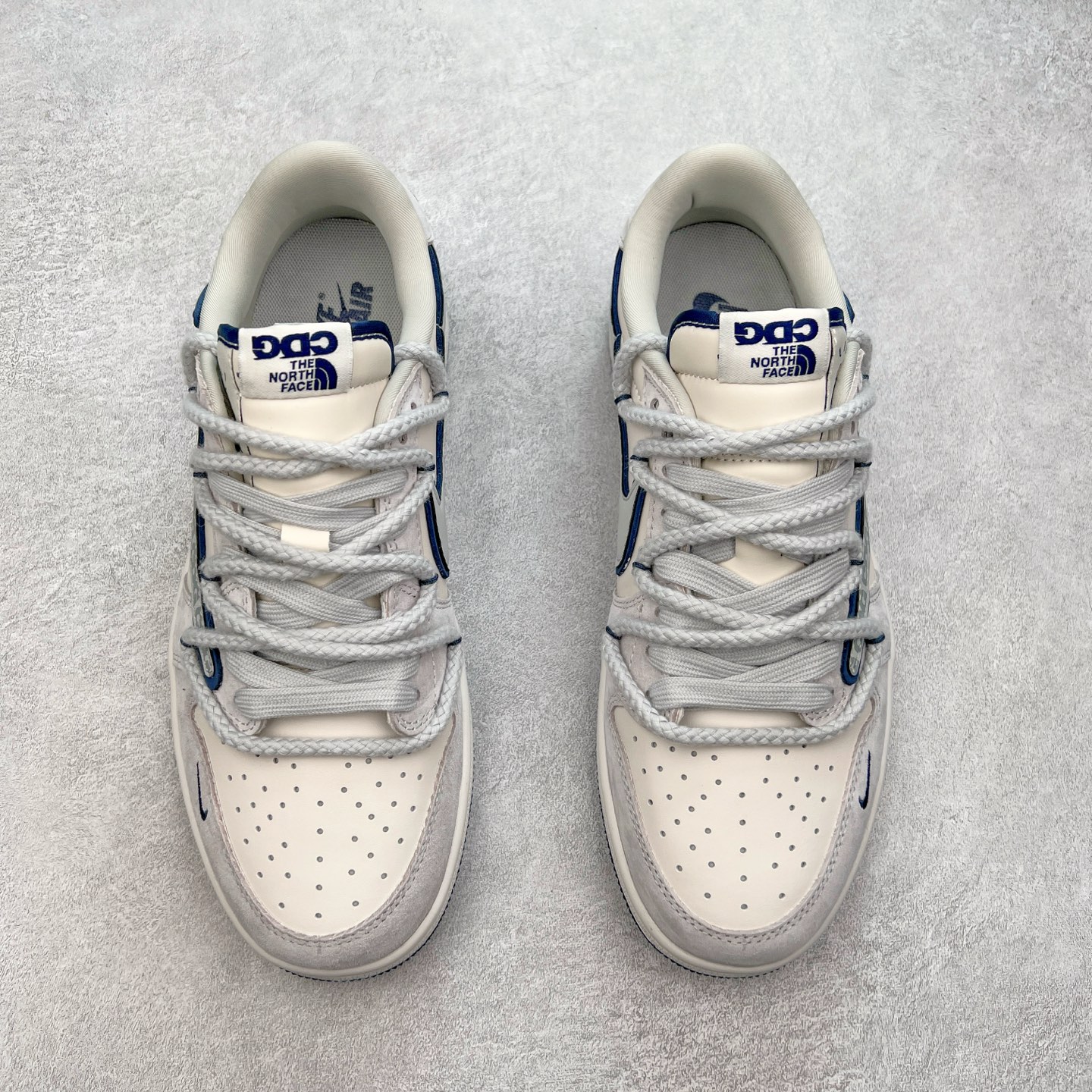 图片[2]-TS x Air Jordan AJ1 Low 倒钩低帮联名定制配色 XX3318-515 原厂内置气垫魔块 A模大底 头层小牛皮 鞋舌AJ原厂专用牛津布+AJ专用反口珍珠布+原厂无杂质高弹内里海棉+特殊封边弹力鞋带 实拍调校N版已经零色差零失真 百分百还原实物色彩所见即所得 不存在货不对板色差等低级问题 选购参考实物拍摄 不混卖不参货 只用心做好货严格选品 承诺混一赔十 尺码：36 36.5 37.5 38 38.5 39 40 40.5 41 42 42.5 43 44 44.5 45-选品中心