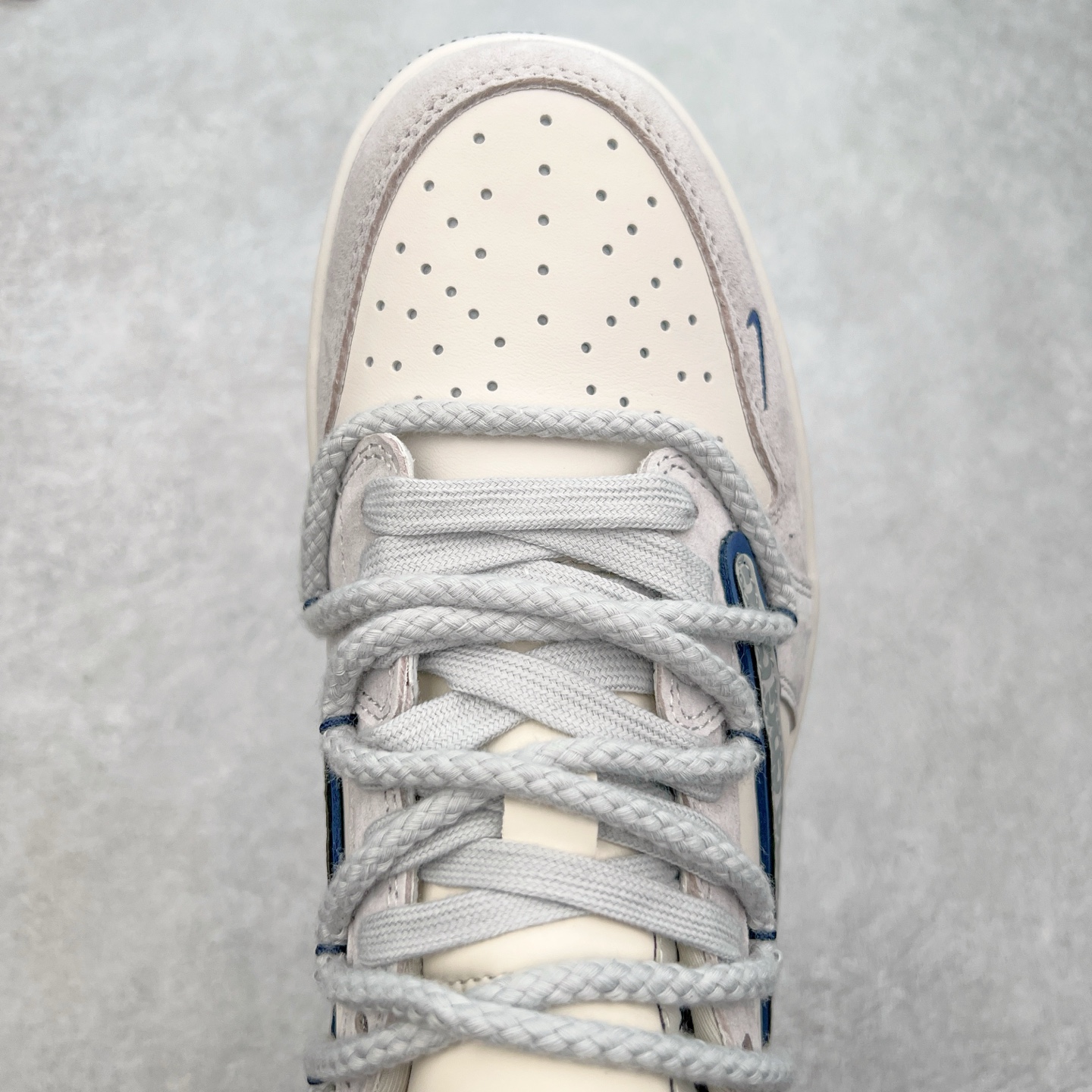 图片[4]-TS x Air Jordan AJ1 Low 倒钩低帮联名定制配色 XX3318-515 原厂内置气垫魔块 A模大底 头层小牛皮 鞋舌AJ原厂专用牛津布+AJ专用反口珍珠布+原厂无杂质高弹内里海棉+特殊封边弹力鞋带 实拍调校N版已经零色差零失真 百分百还原实物色彩所见即所得 不存在货不对板色差等低级问题 选购参考实物拍摄 不混卖不参货 只用心做好货严格选品 承诺混一赔十 尺码：36 36.5 37.5 38 38.5 39 40 40.5 41 42 42.5 43 44 44.5 45-选品中心