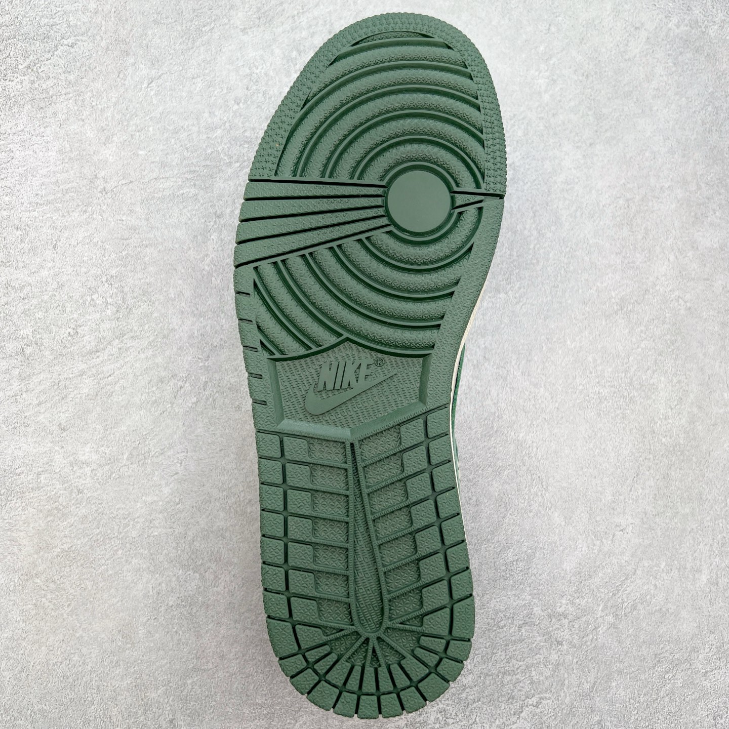 图片[9]-TS x Air Jordan AJ1 Low 倒钩低帮联名定制配色 XS2024-026 原厂内置气垫魔块 A模大底 头层小牛皮 鞋舌AJ原厂专用牛津布+AJ专用反口珍珠布+原厂无杂质高弹内里海棉+特殊封边弹力鞋带 实拍调校N版已经零色差零失真 百分百还原实物色彩所见即所得 不存在货不对板色差等低级问题 选购参考实物拍摄 不混卖不参货 只用心做好货严格选品 承诺混一赔十 尺码：36 36.5 37.5 38 38.5 39 40 40.5 41 42 42.5 43 44 44.5 45-选品中心