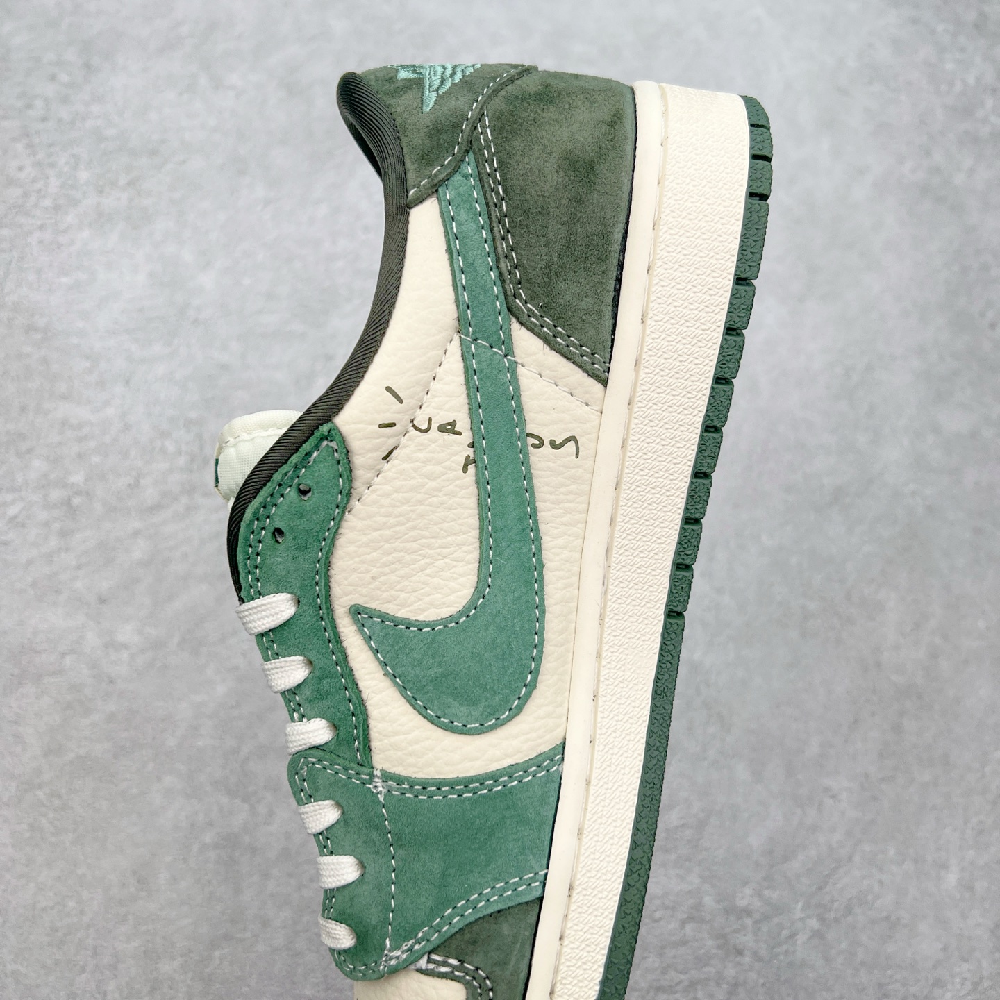 图片[7]-TS x Air Jordan AJ1 Low 倒钩低帮联名定制配色 XS2024-026 原厂内置气垫魔块 A模大底 头层小牛皮 鞋舌AJ原厂专用牛津布+AJ专用反口珍珠布+原厂无杂质高弹内里海棉+特殊封边弹力鞋带 实拍调校N版已经零色差零失真 百分百还原实物色彩所见即所得 不存在货不对板色差等低级问题 选购参考实物拍摄 不混卖不参货 只用心做好货严格选品 承诺混一赔十 尺码：36 36.5 37.5 38 38.5 39 40 40.5 41 42 42.5 43 44 44.5 45-选品中心